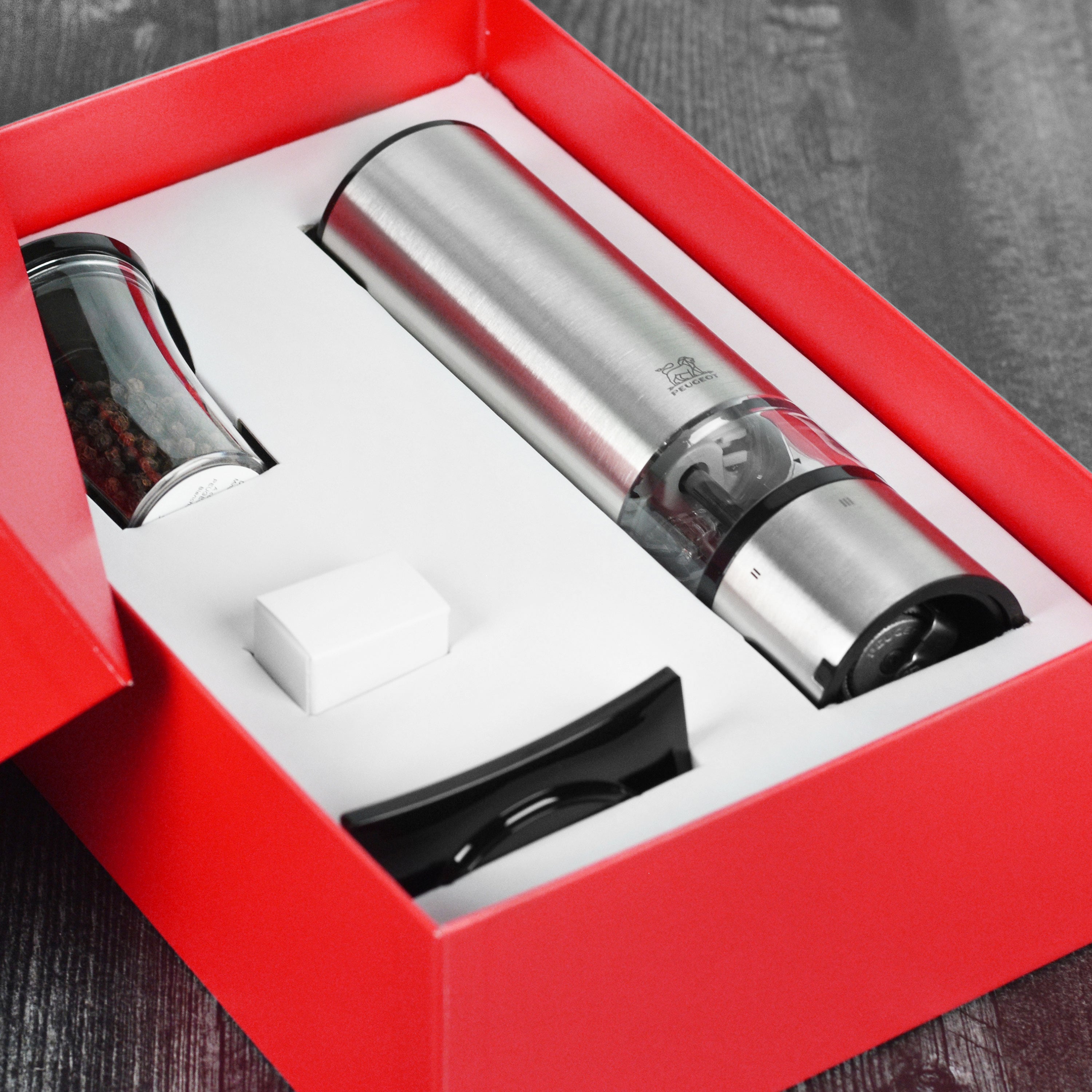 Close-up of the stainless steel housing of the Peugeot Elis Sense pepper grinder.