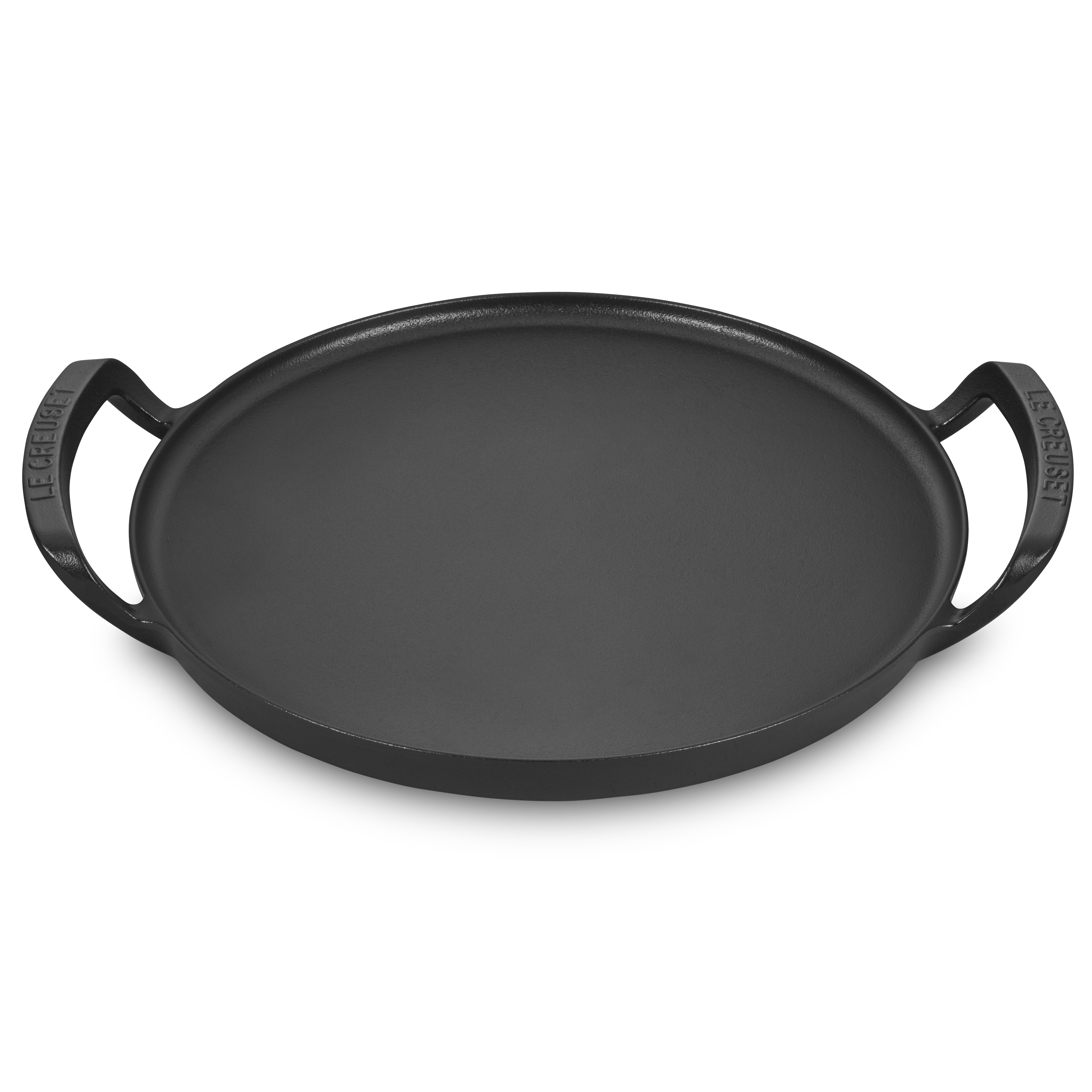 Le Creuset 15-Inch Outdoor Cast Iron Pizza Pan with pizza on grill
