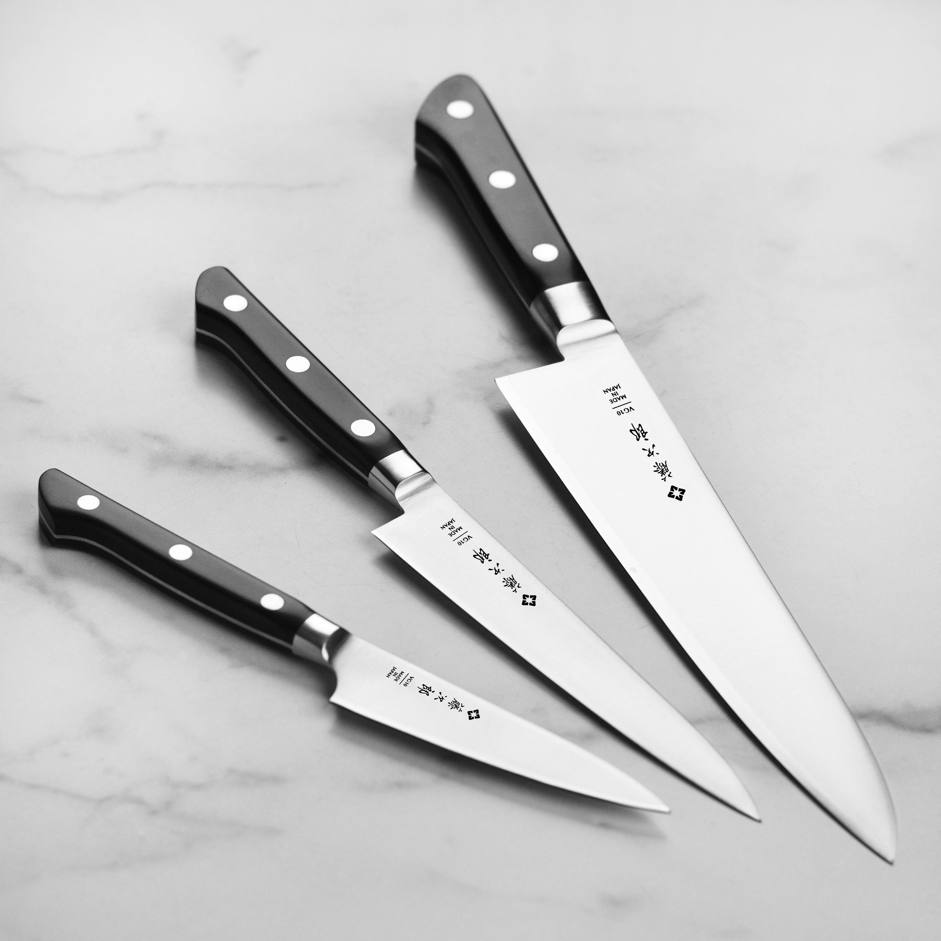 Japanese chef knives with VG-10 steel core for professional use