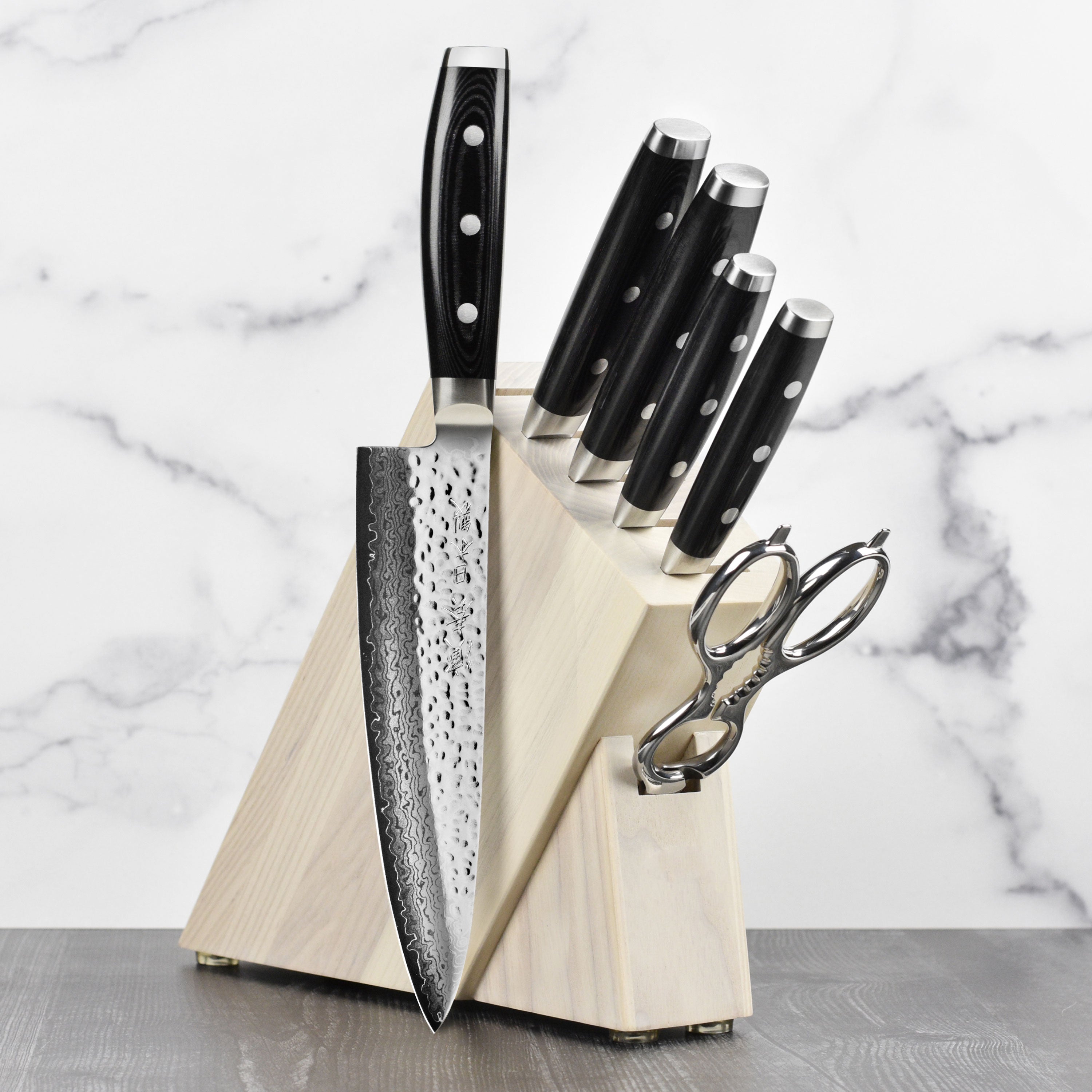 Close-up of VG-10 Damascus blades with hammered finish