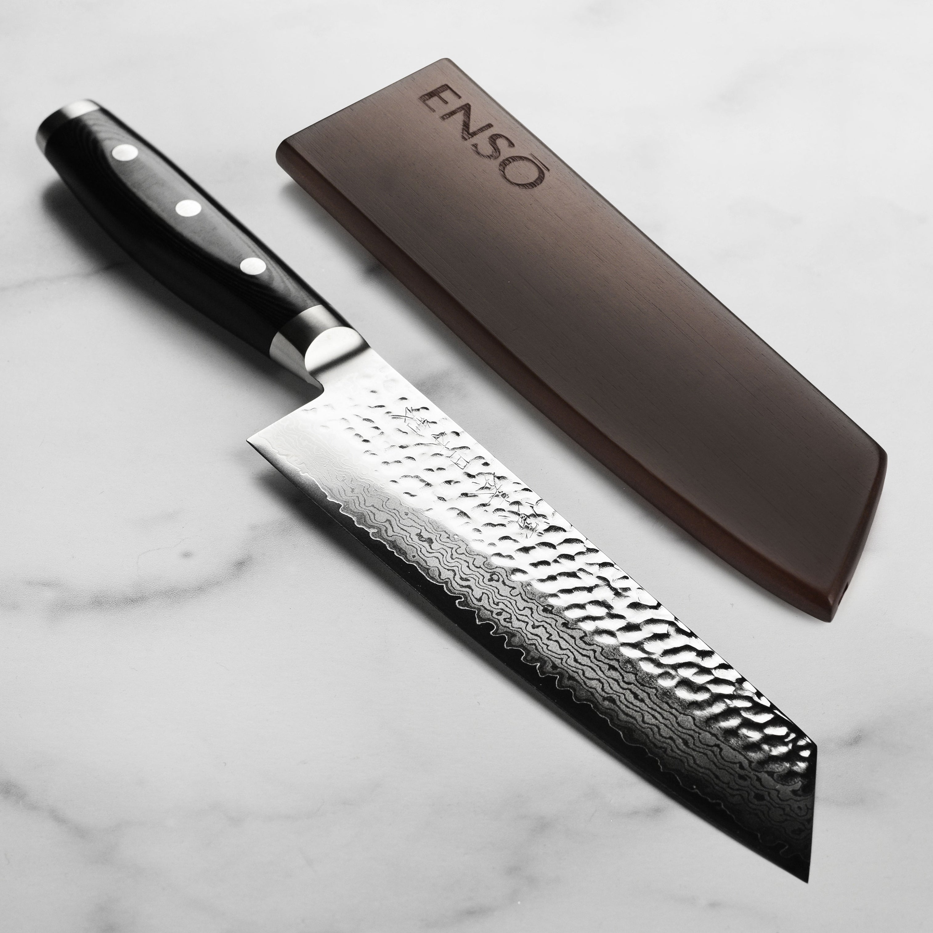 Close-up of the Damascus blade with hammered finish and VG-10 steel core