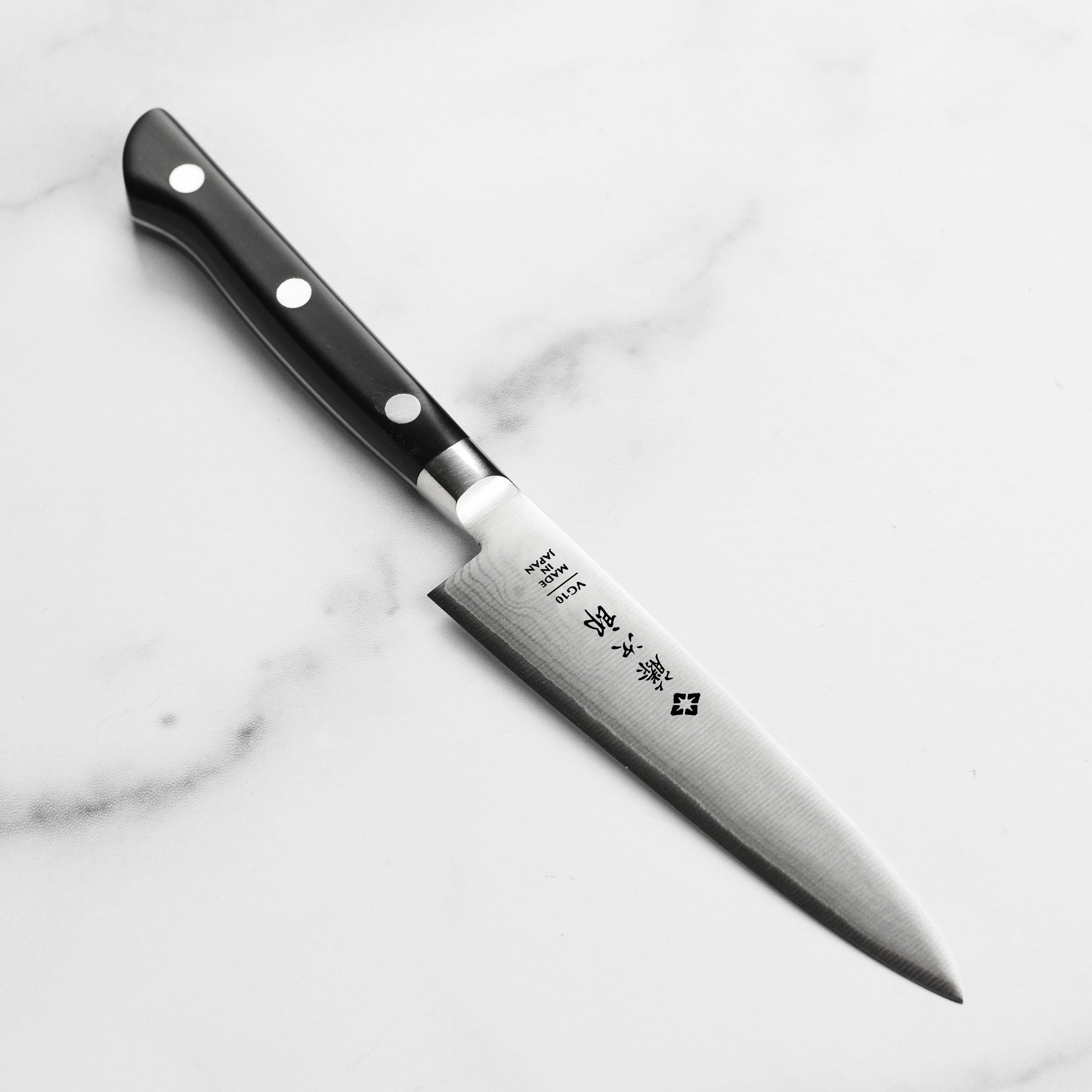 Tojiro Premium Damascus Utility Knife with detailed blade pattern and Micarta handle