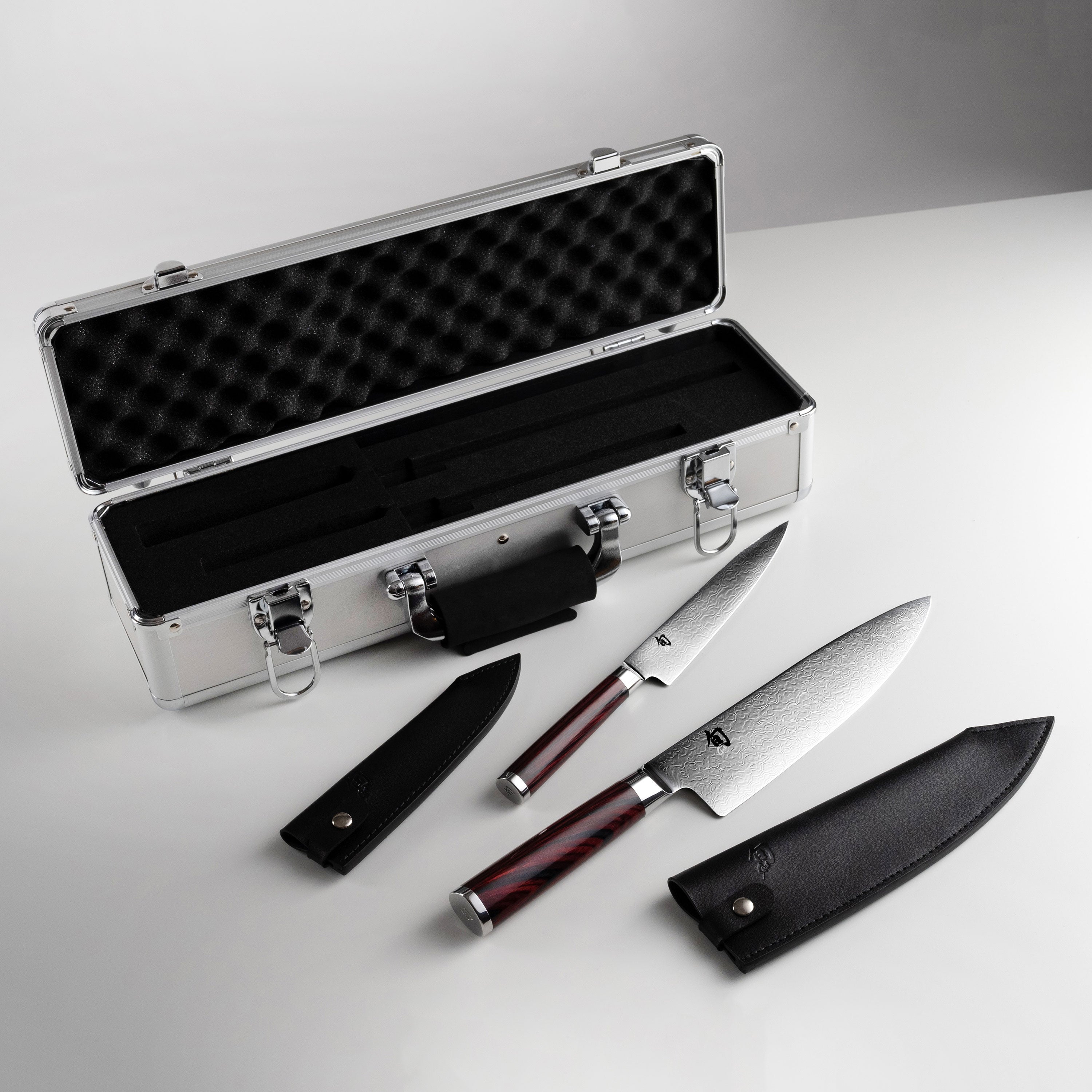 Elegant metal carrying case for the premium Japanese kitchen knives