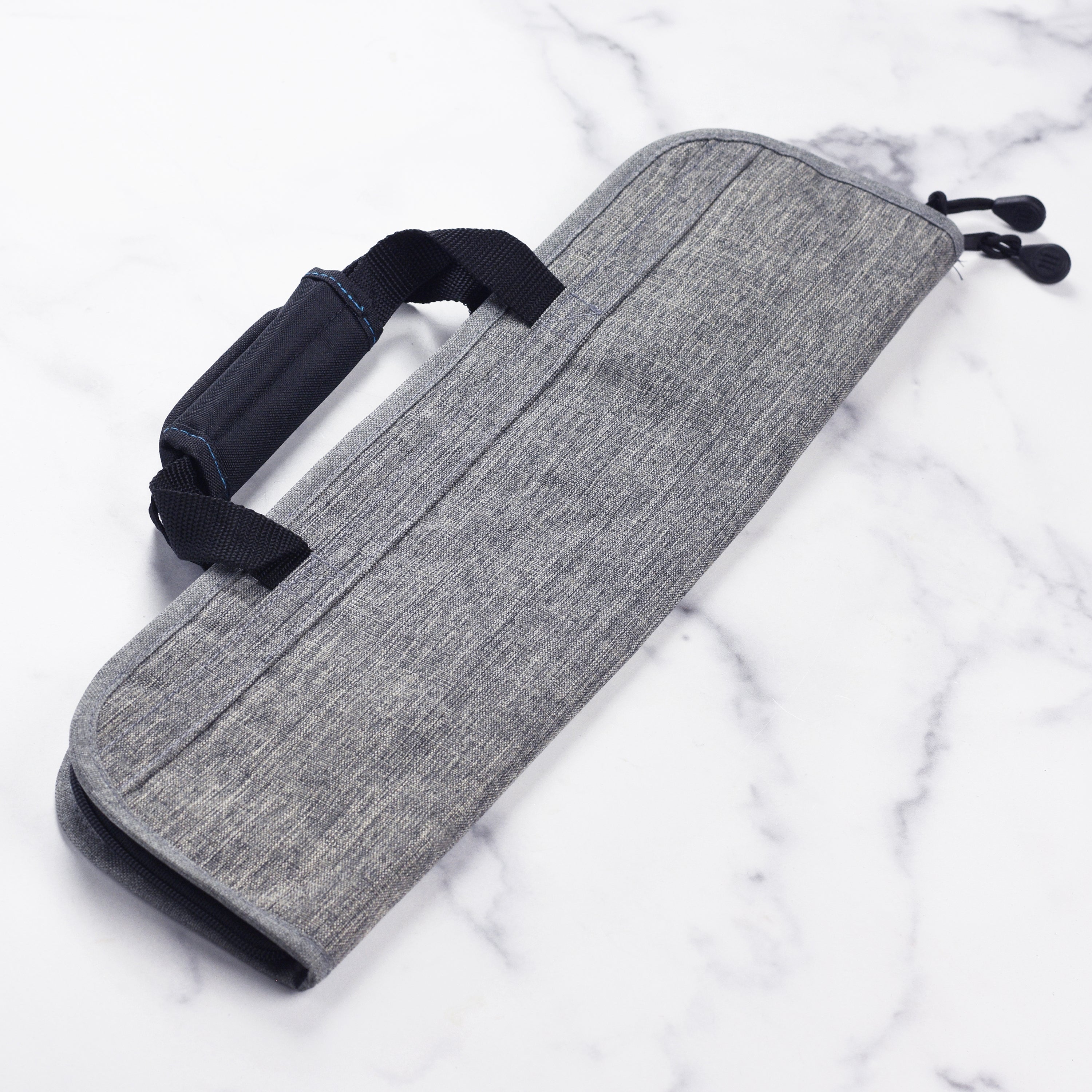 Close-up of the heavy-duty YKK zippers on the knife roll.