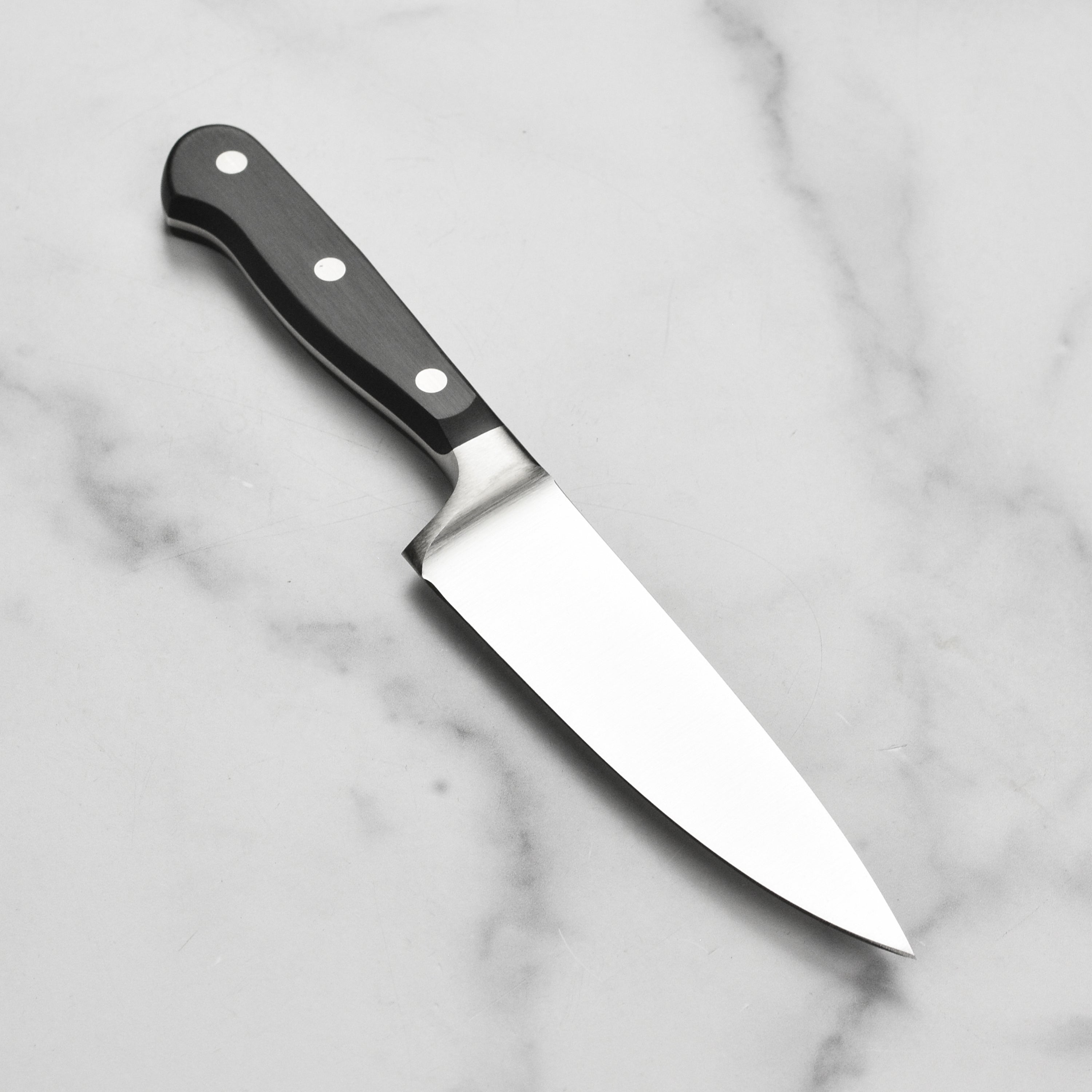 Detailed view of the blade edge showing PEtec technology for sharpness