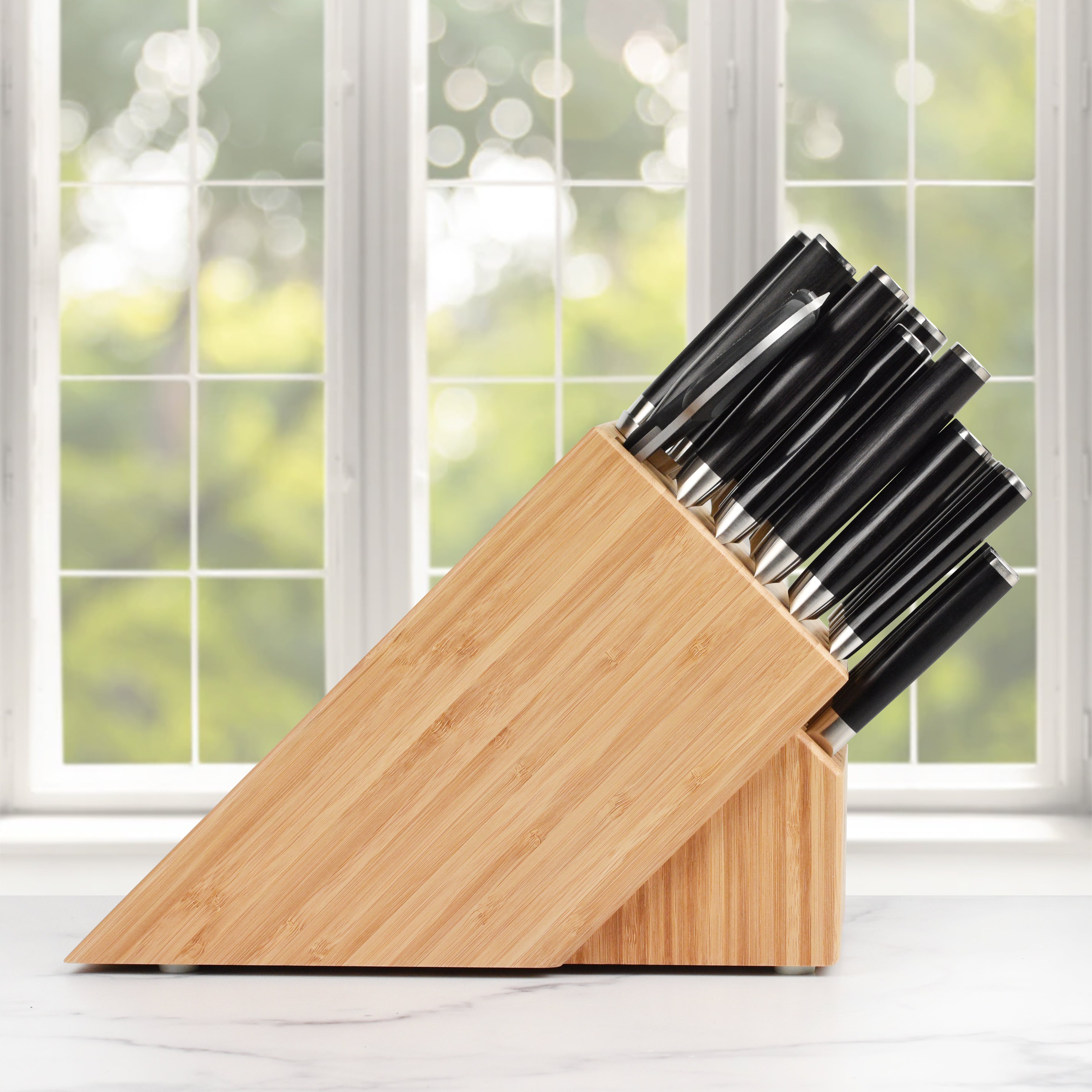 Elegant knife block set with high-quality Japanese kitchen knives
