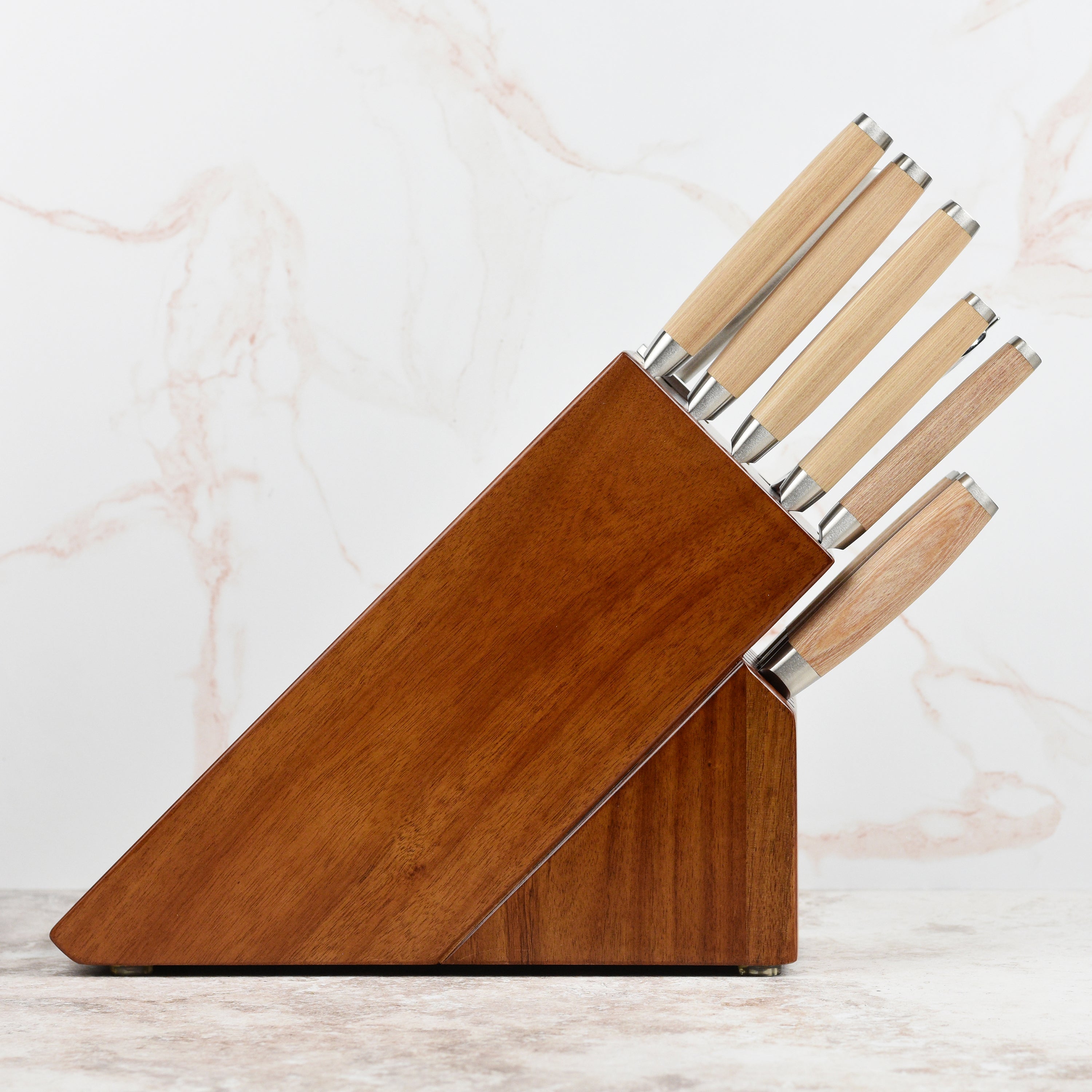 Close-up of the VG-10 steel blade demonstrating its sharp edge and durable construction.