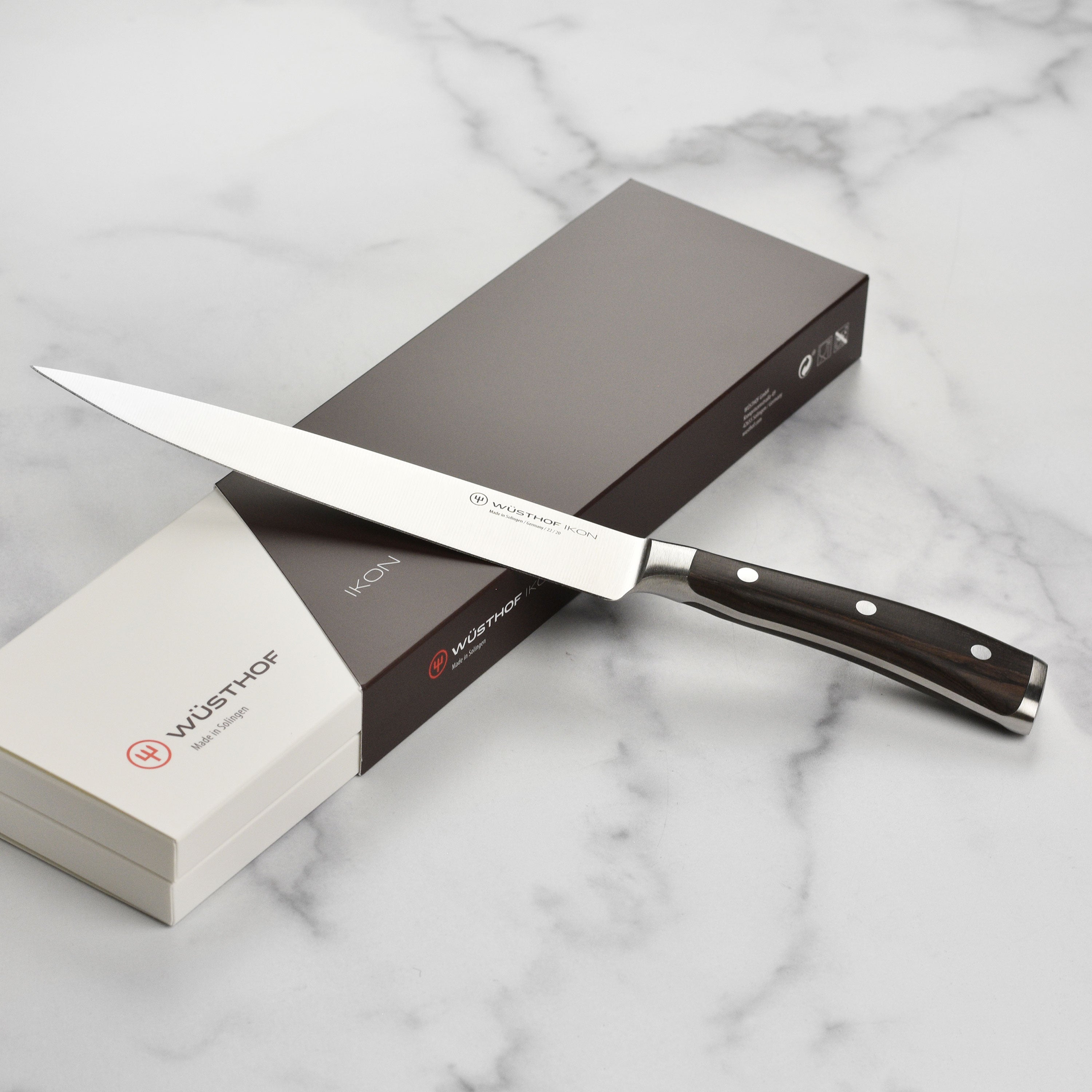 Wusthof Blackwood carving knife with sharp blade and ergonomic handle