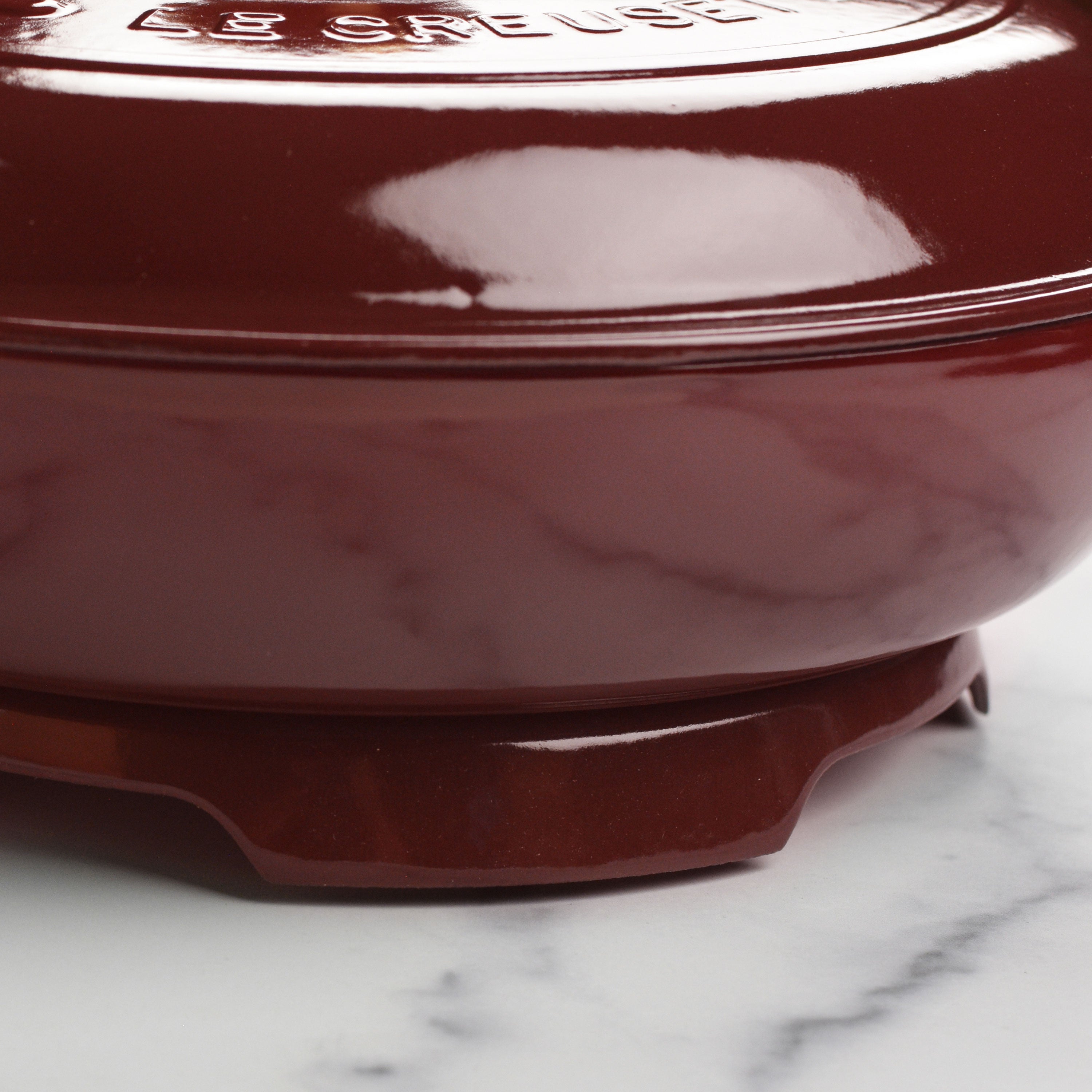 Elegant design of the Le Creuset enamel cast iron trivet with heat-resistant features