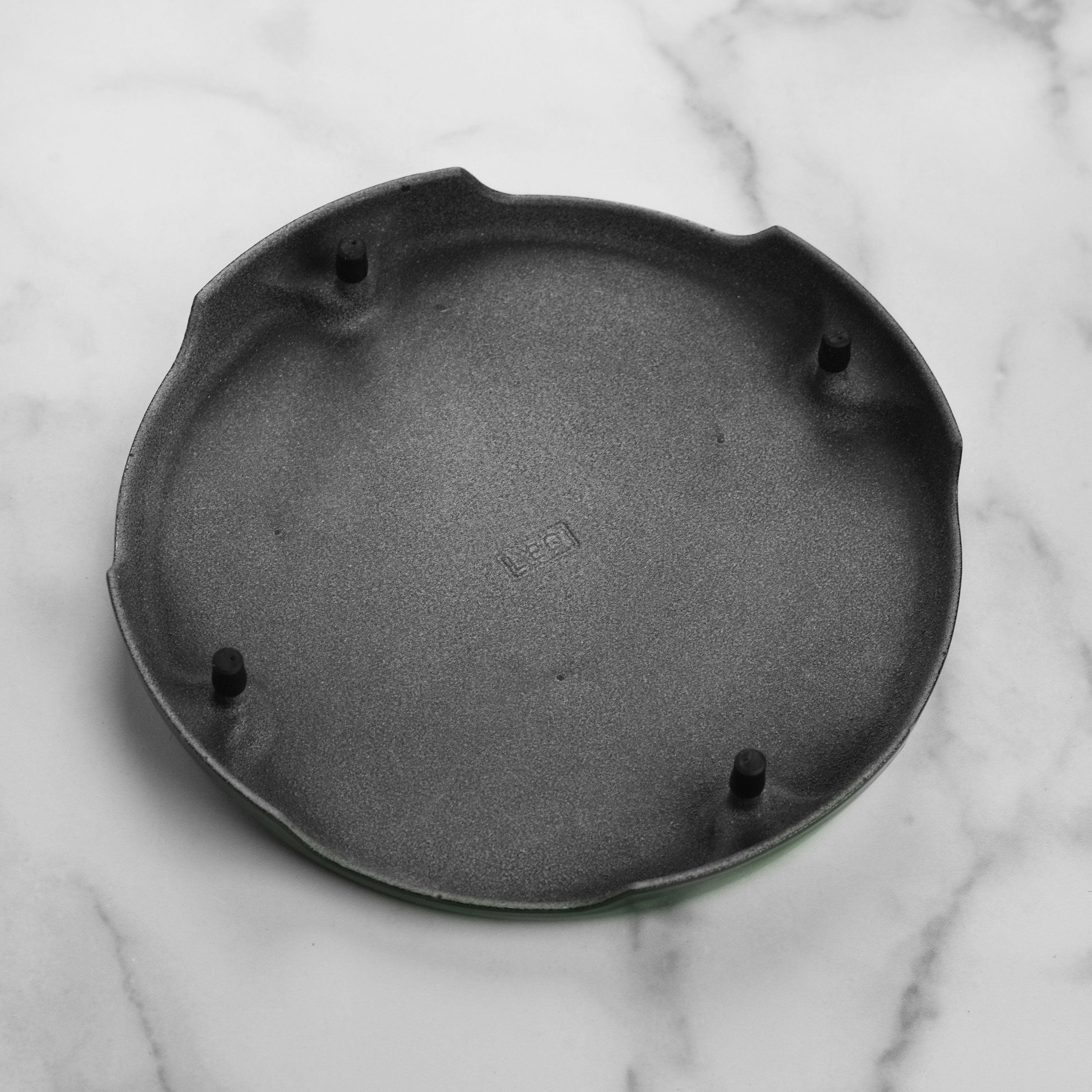 Stylish kitchen counter with the Le Creuset round trivet protecting surfaces