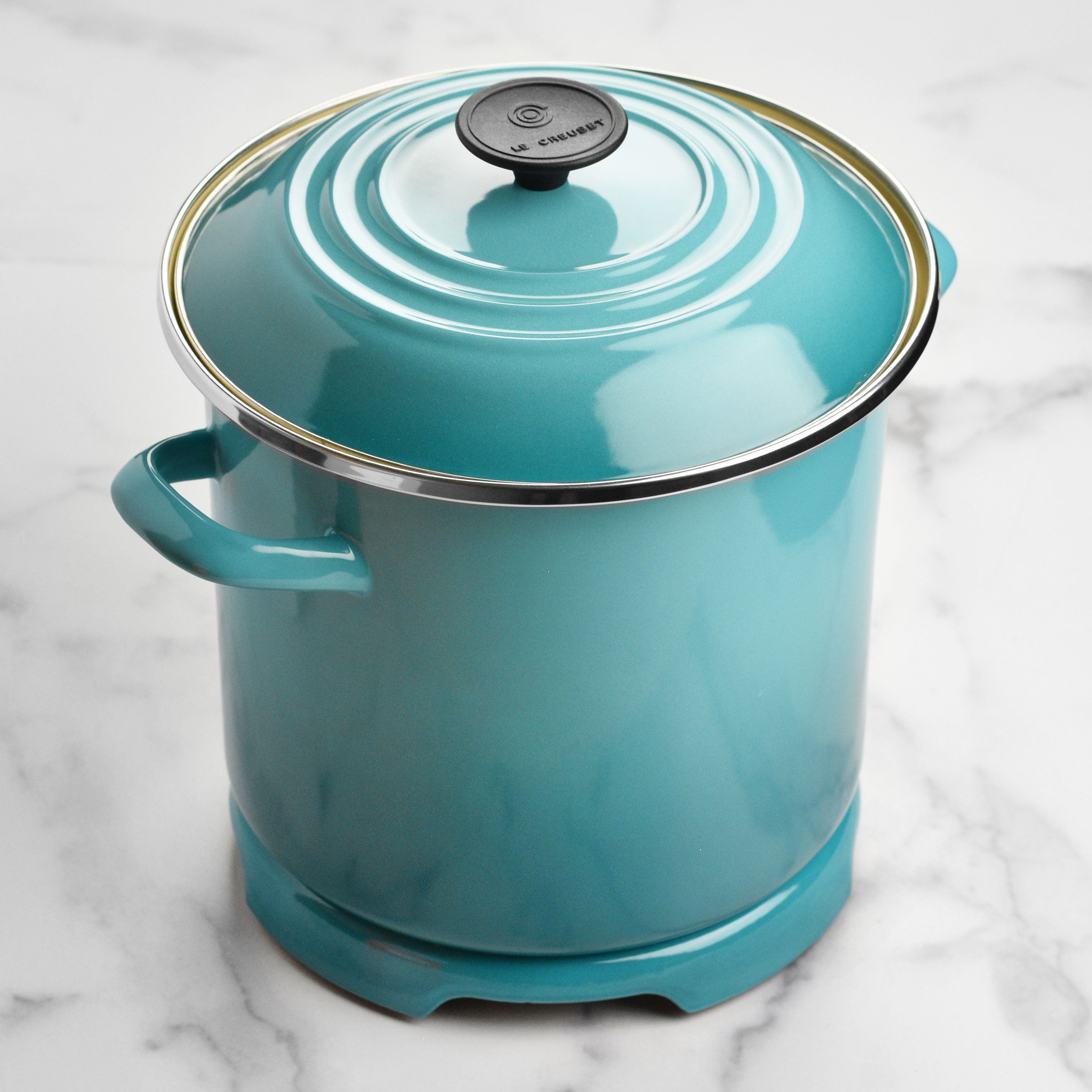 Close-up of the durable enamel finish of the Le Creuset trivet, highlighting its quality.