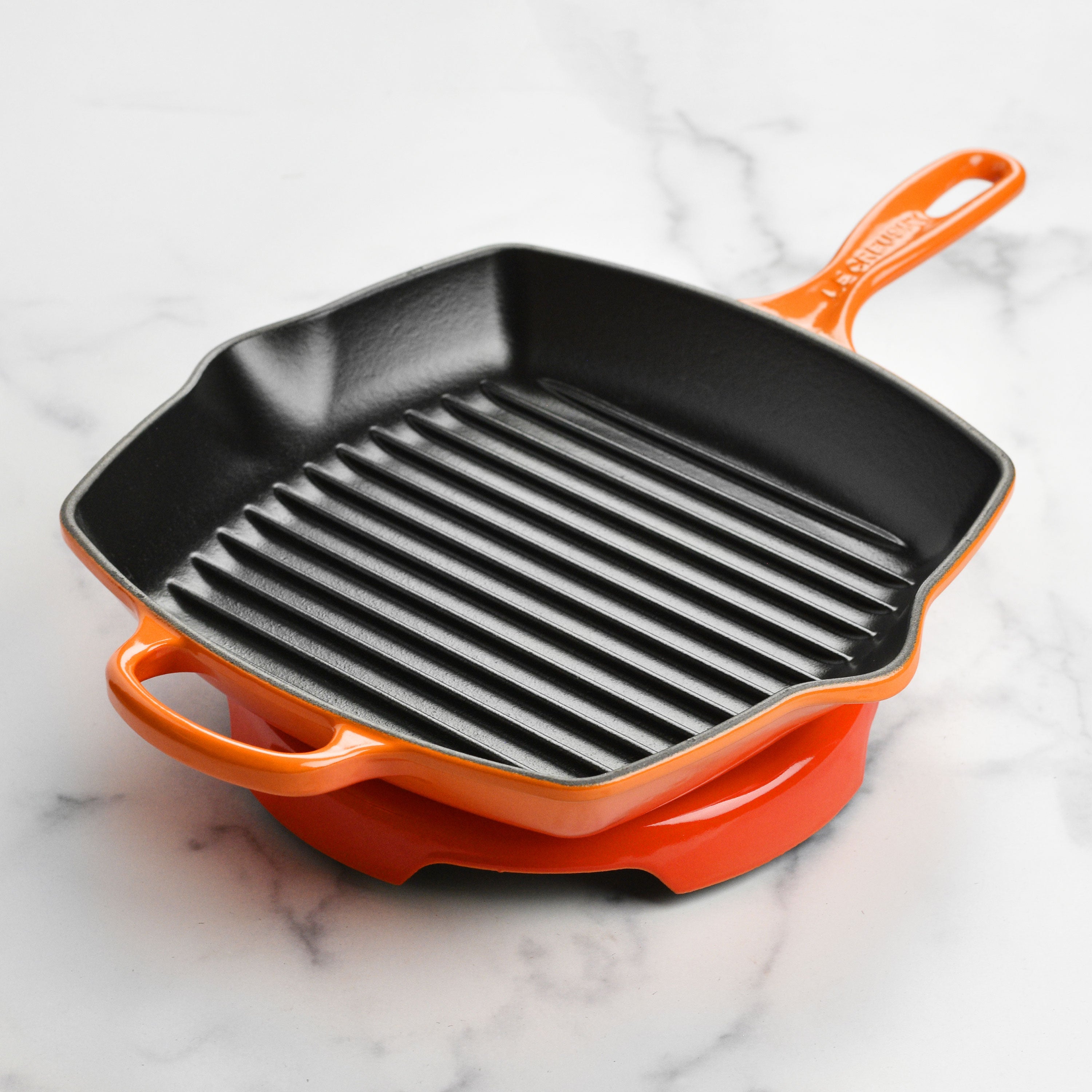 Close-up of the enameled surface of the Le Creuset trivet