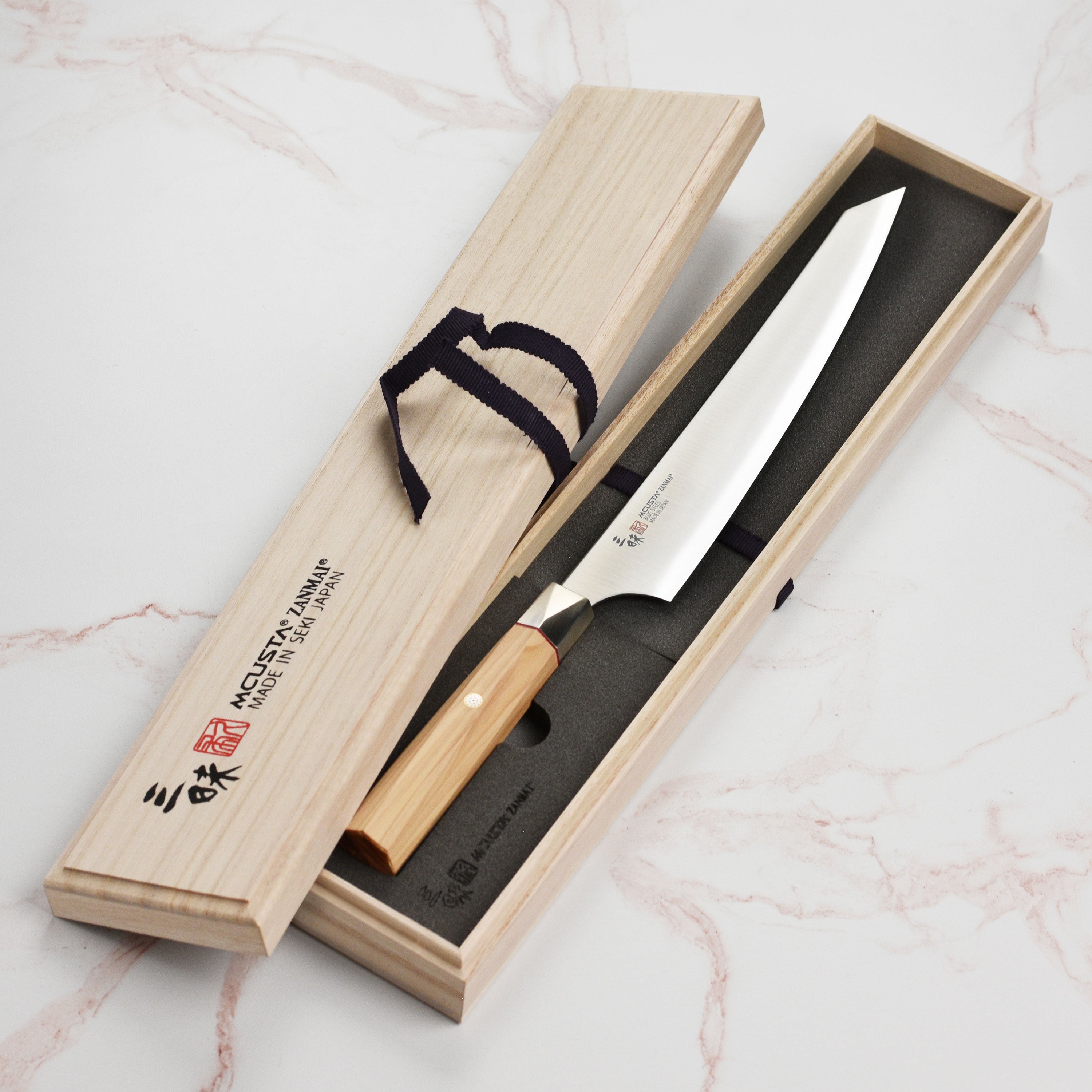 Top view of the sujihiki highlighting the double bevel edge and nickel silver bolster