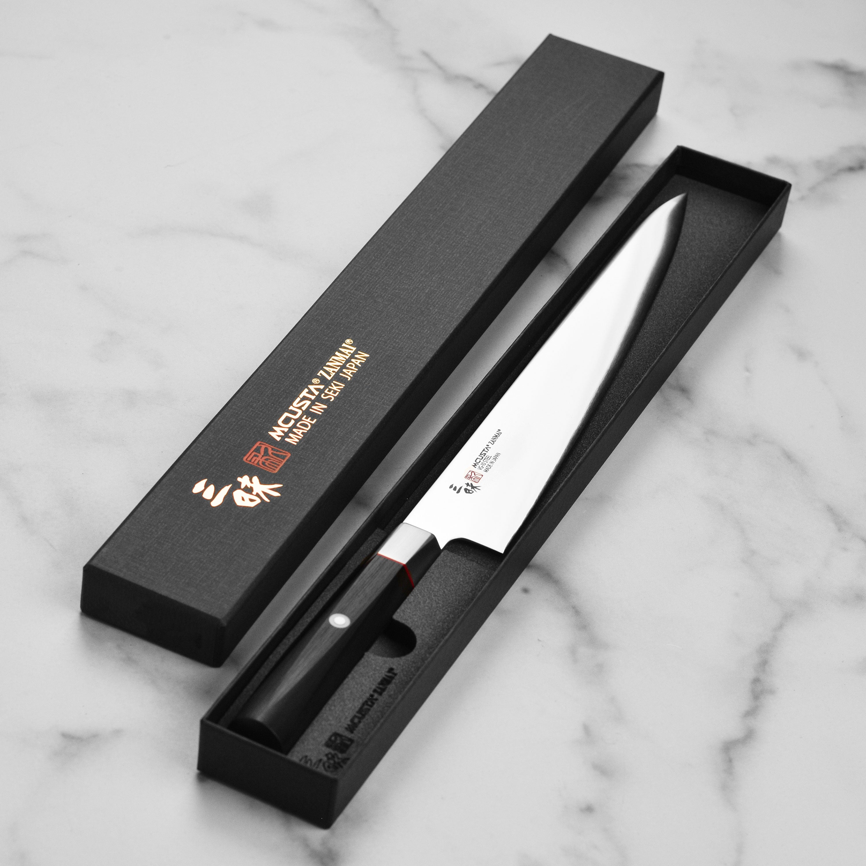 Handle of the SekiPro VG10 sujihiki with hexagonal Pakkawood grip and decorative pin