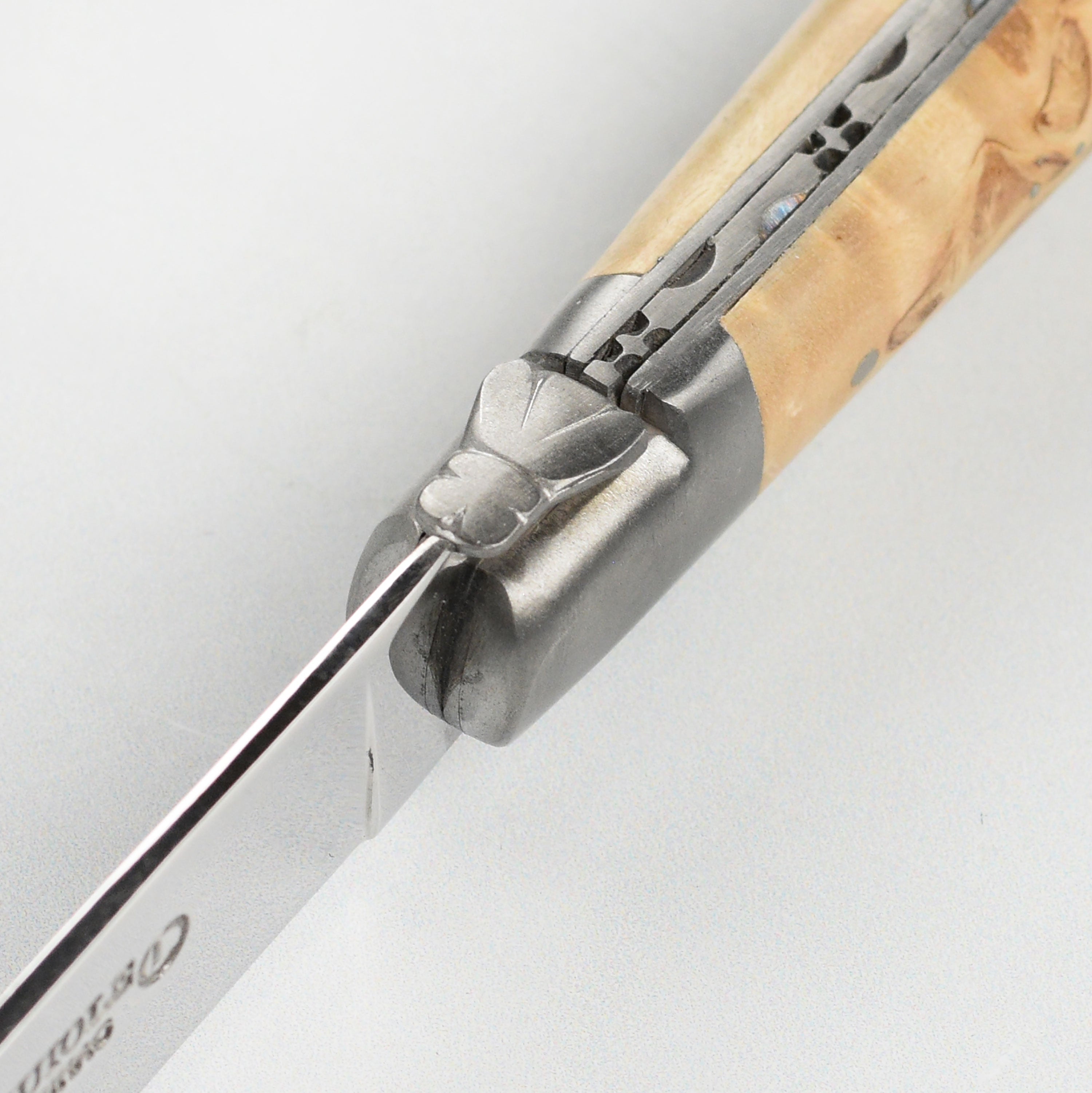 Elegant setting featuring Laguiole en Aubrac steak knives ready for a gourmet meal.