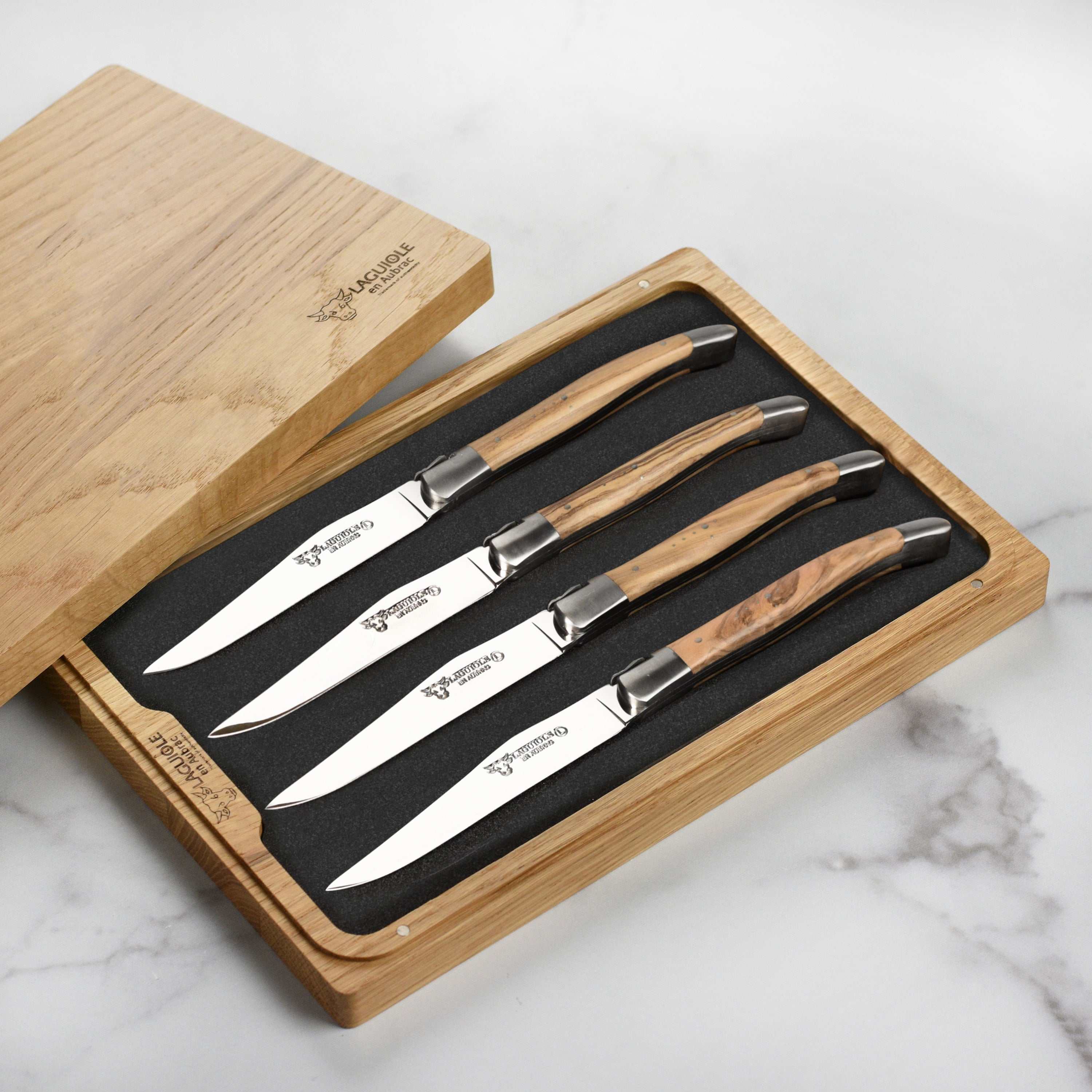 Laguiole en Aubrac steak knives with engraved bee emblem and polished blades
