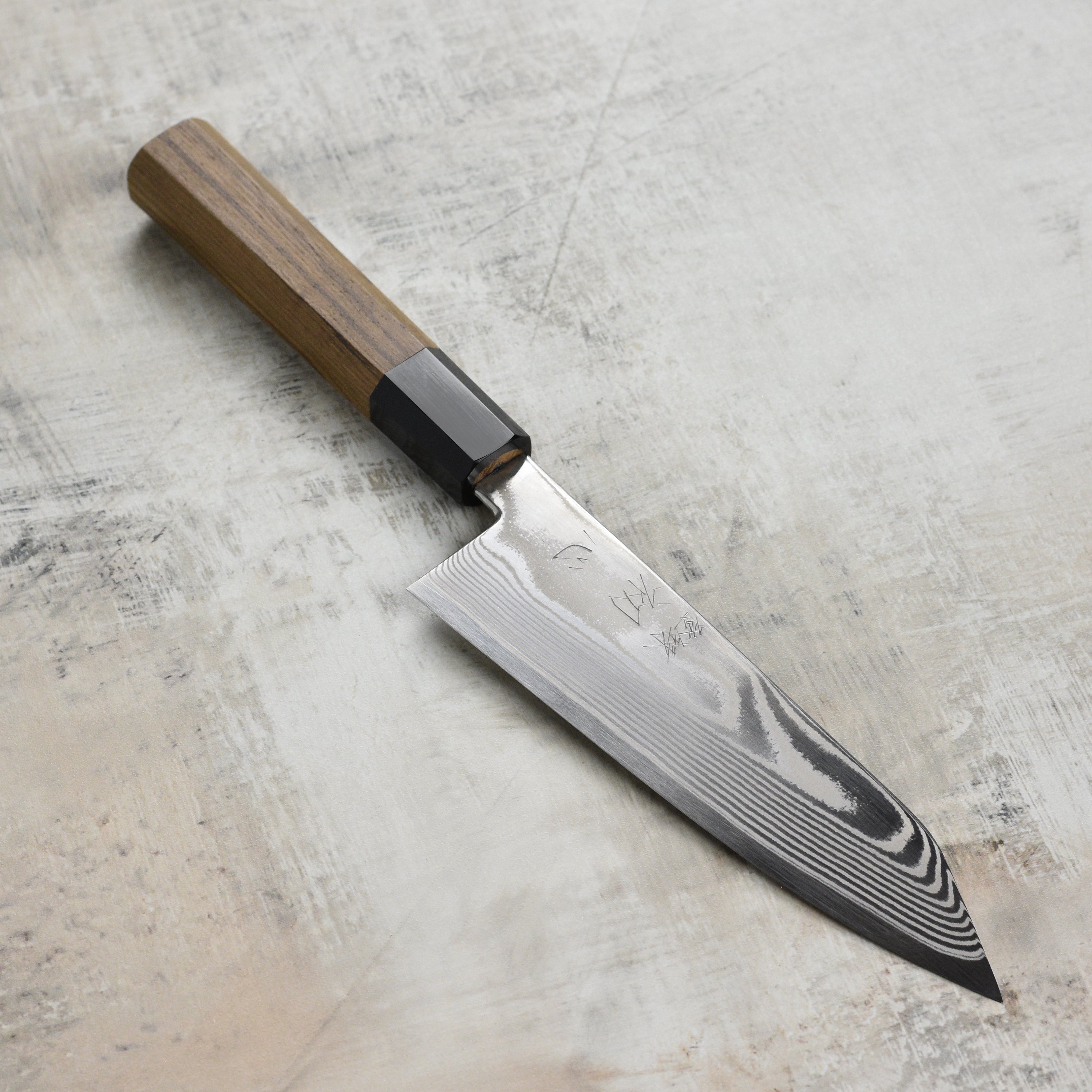 Hatsukokoro Ginsou Ginsan Damascus Bunka knife showing blade detail