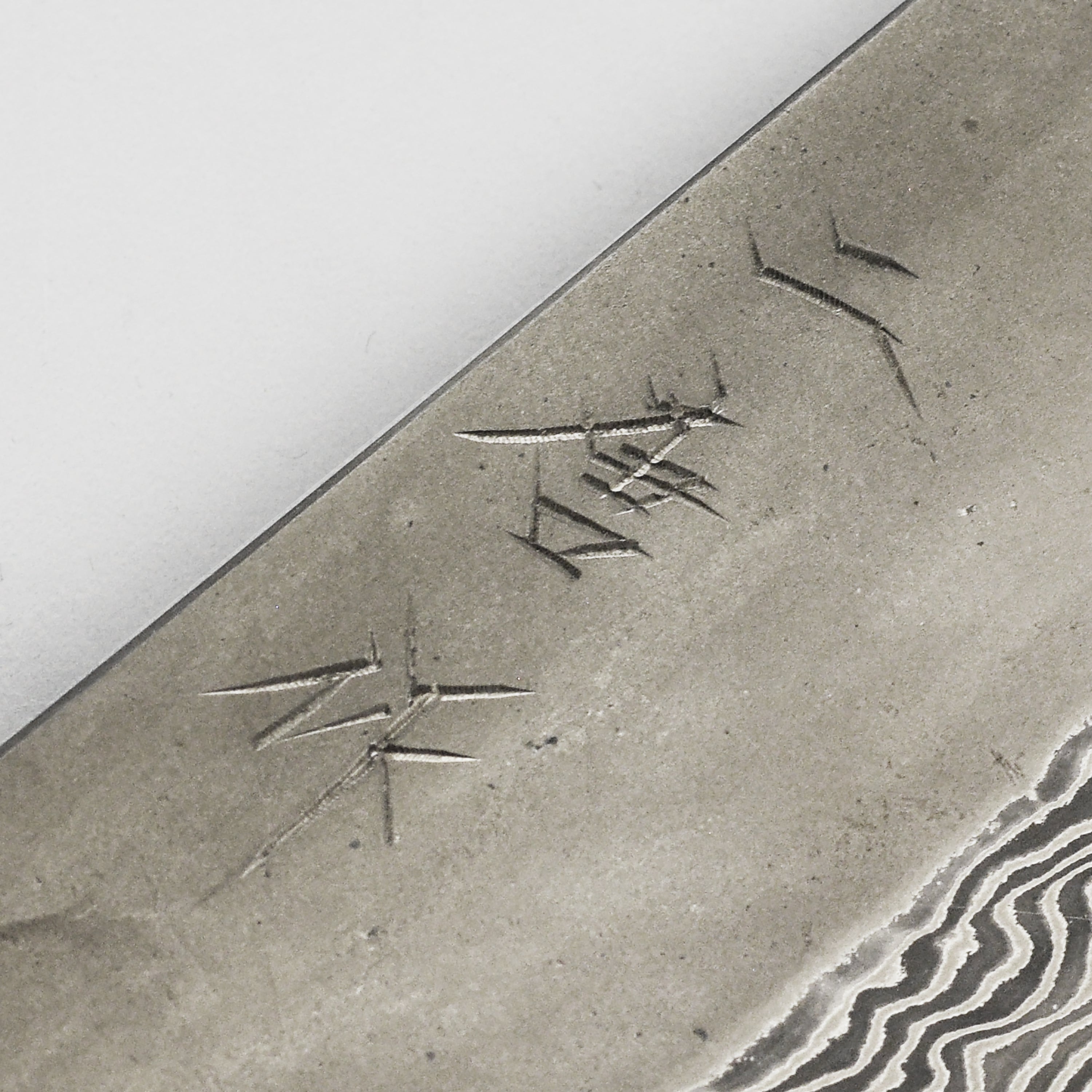 Full view of the Nigara Ginsan Kurozome damascus kiritsuke knife with ergonomic handle