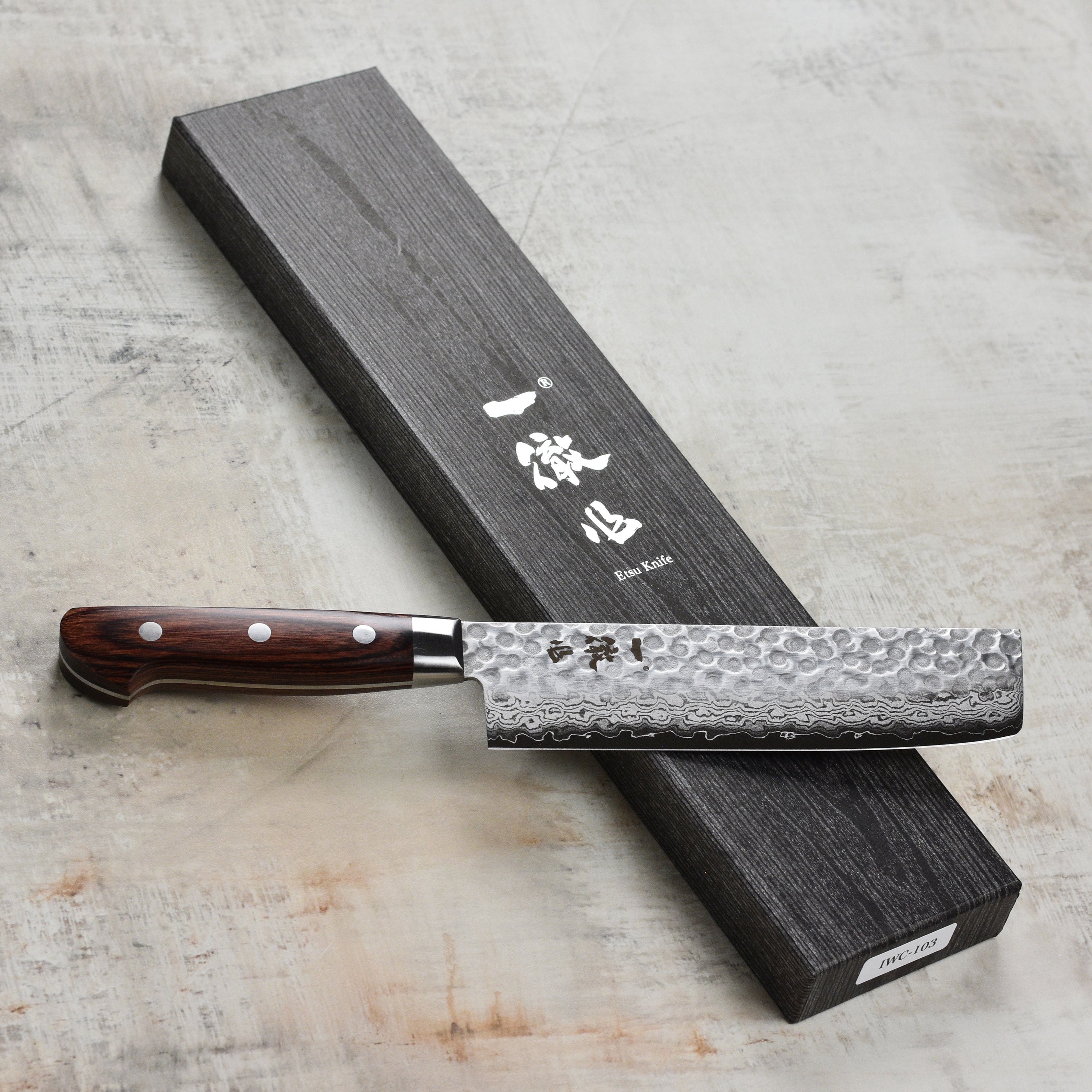 Ittetsu VG10 Hammered Damascus Nakiri Knife showcasing its blade and handle design.