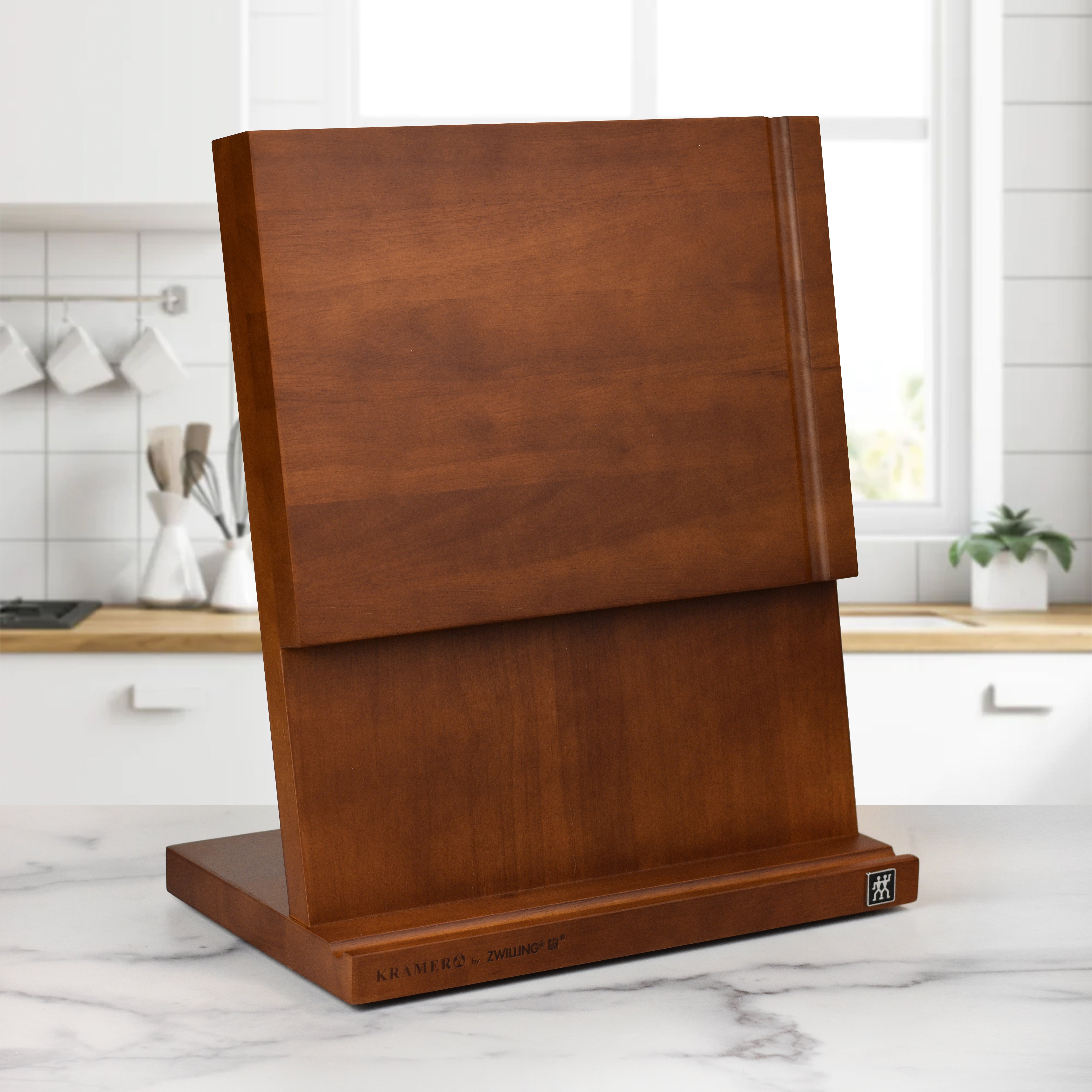 Display of the 7-piece luxury knife set on a wooden block with handles
