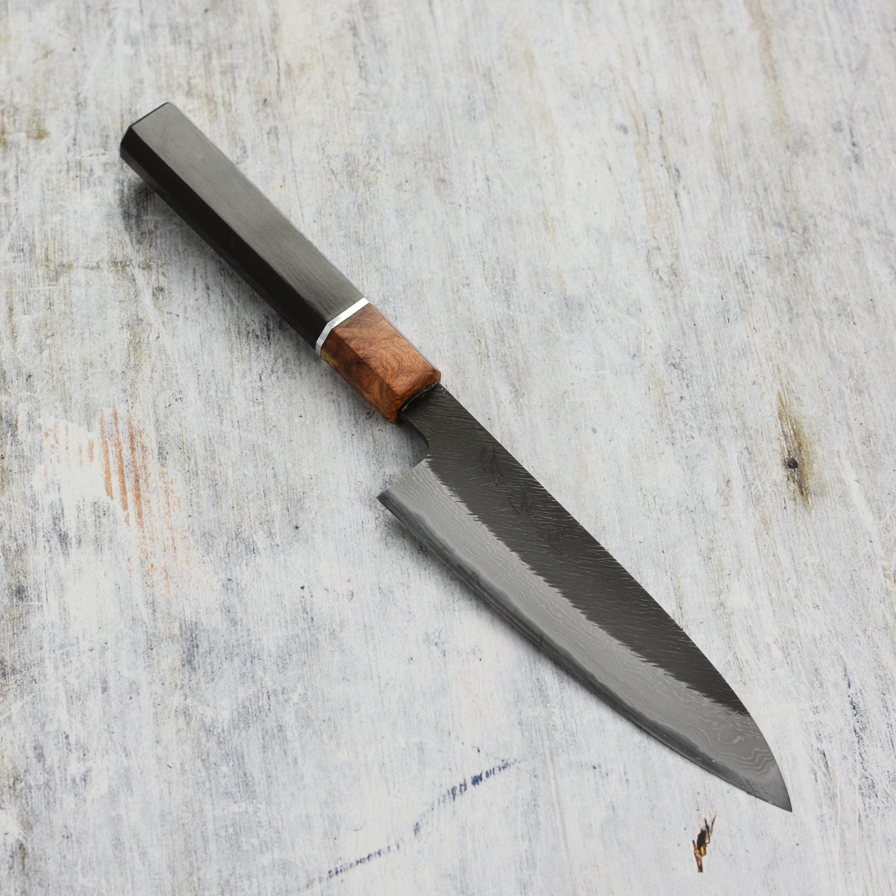Japanese petty knife with damascus pattern for fine cuts