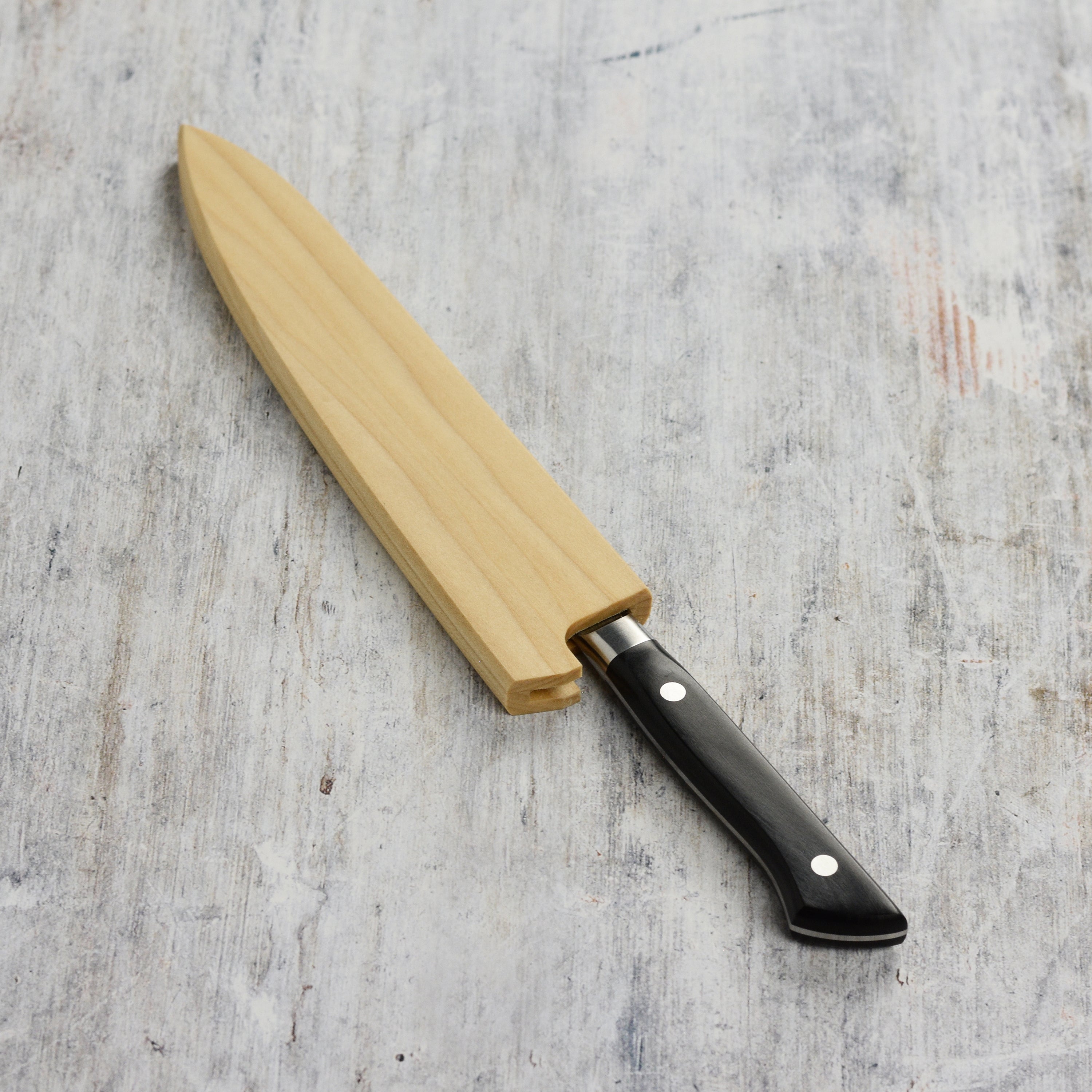 Close-up of premium magnetic knife saya for petty knives, showcasing the neodymium magnet.