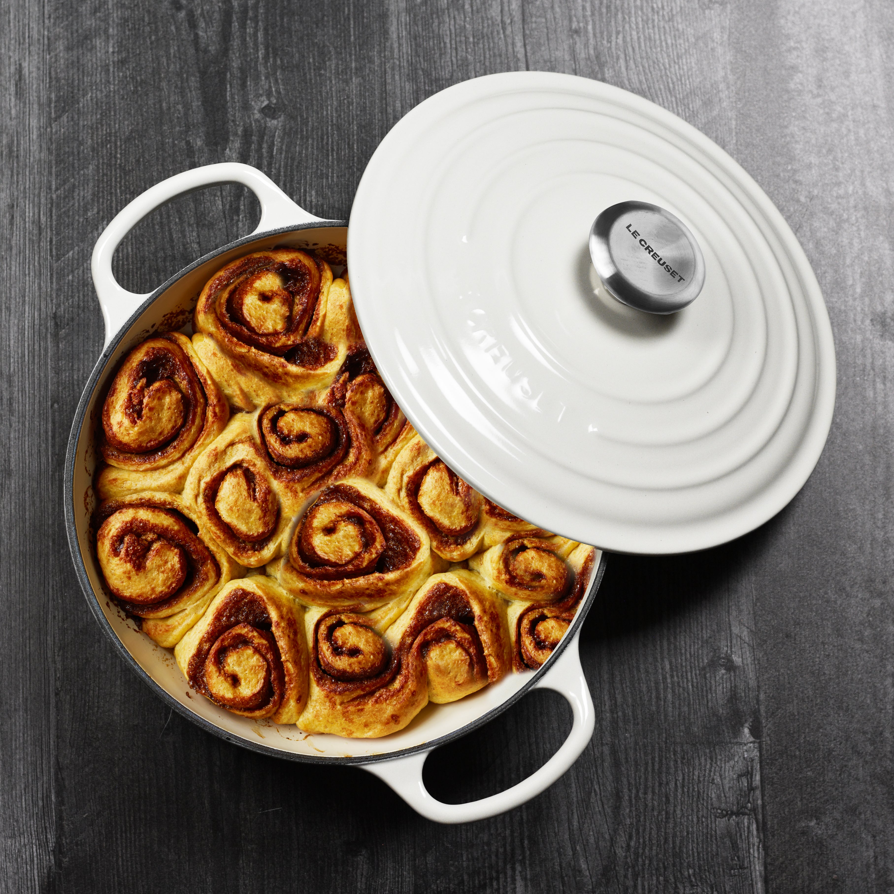 Close-up of the ergonomic knob and stainless steel lid handle on the cast iron Dutch oven