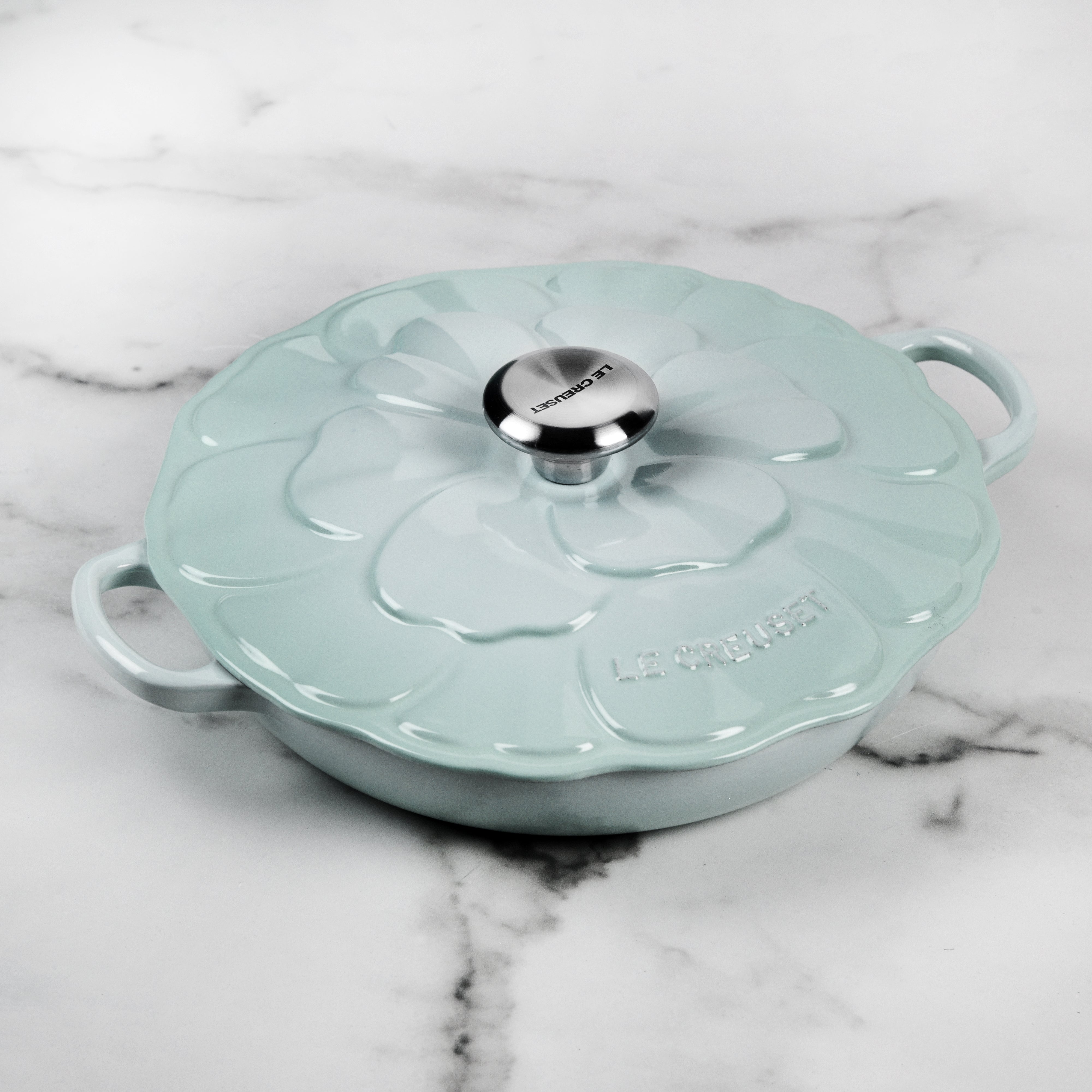 Close-up of the ergonomic knob and wide-loop handles of the enameled cast iron braiser.