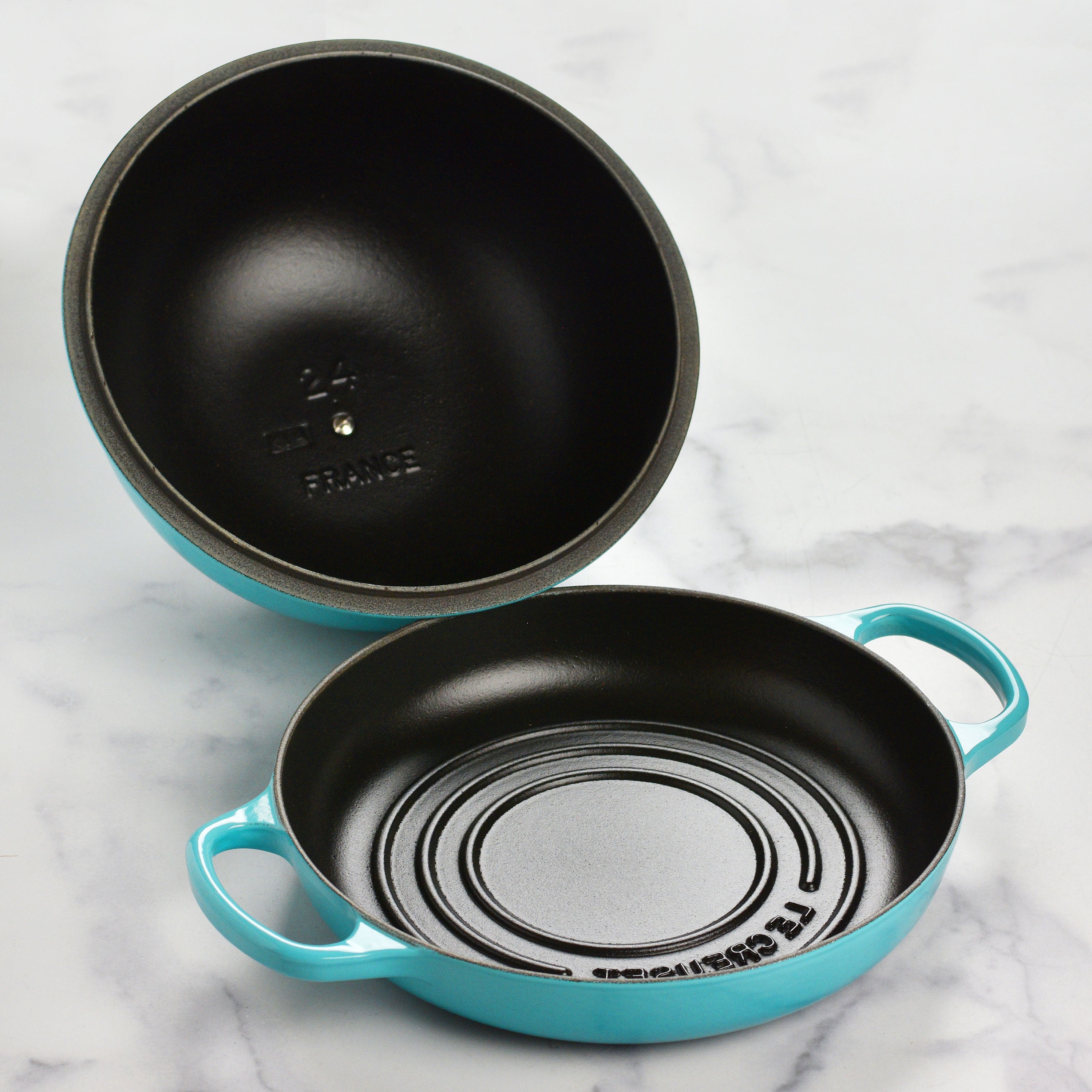 Close-up of the ergonomic handles and stainless steel knob on the cast iron bread oven