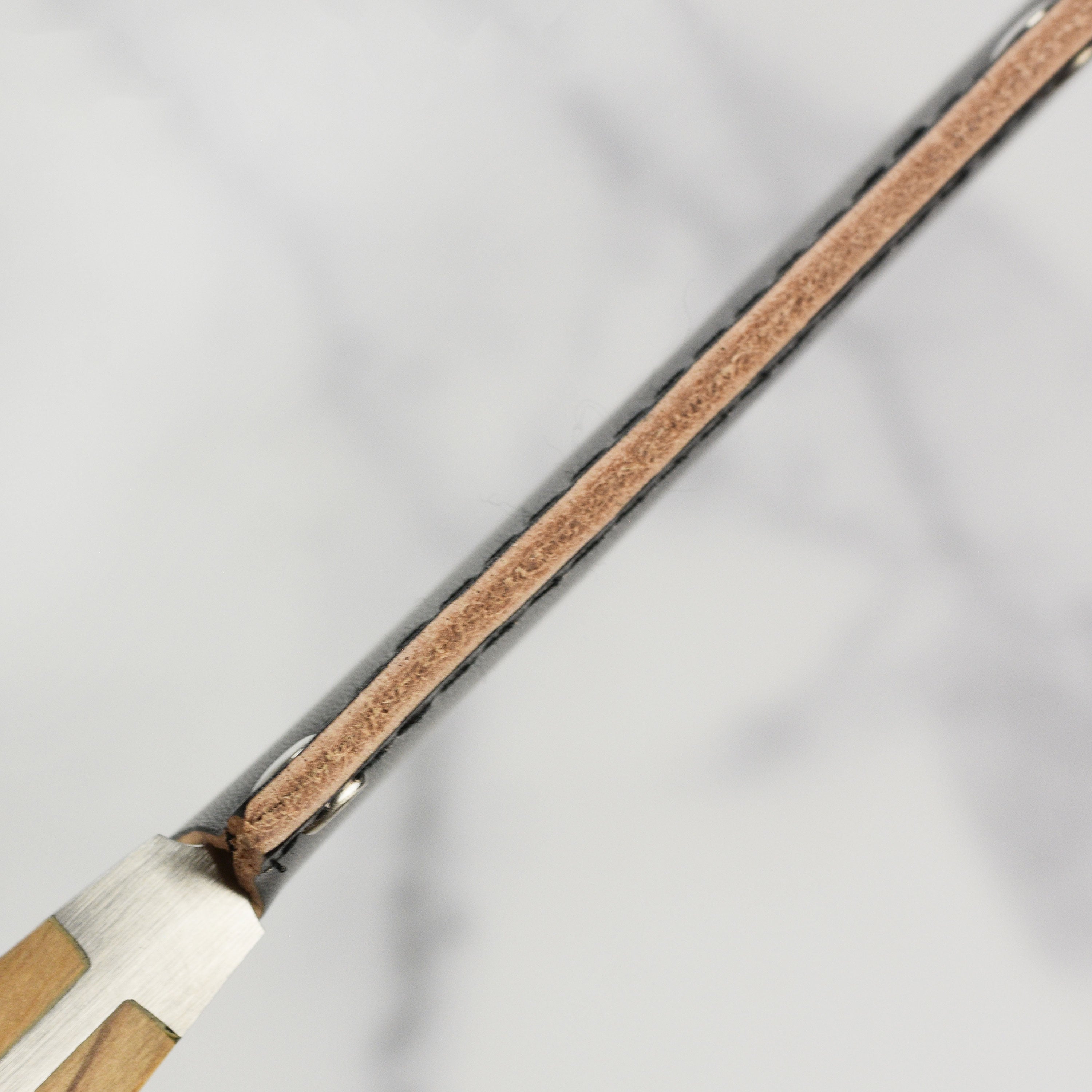 Gude leather knife cover displayed with Chai Dao knife, highlighting protective features.