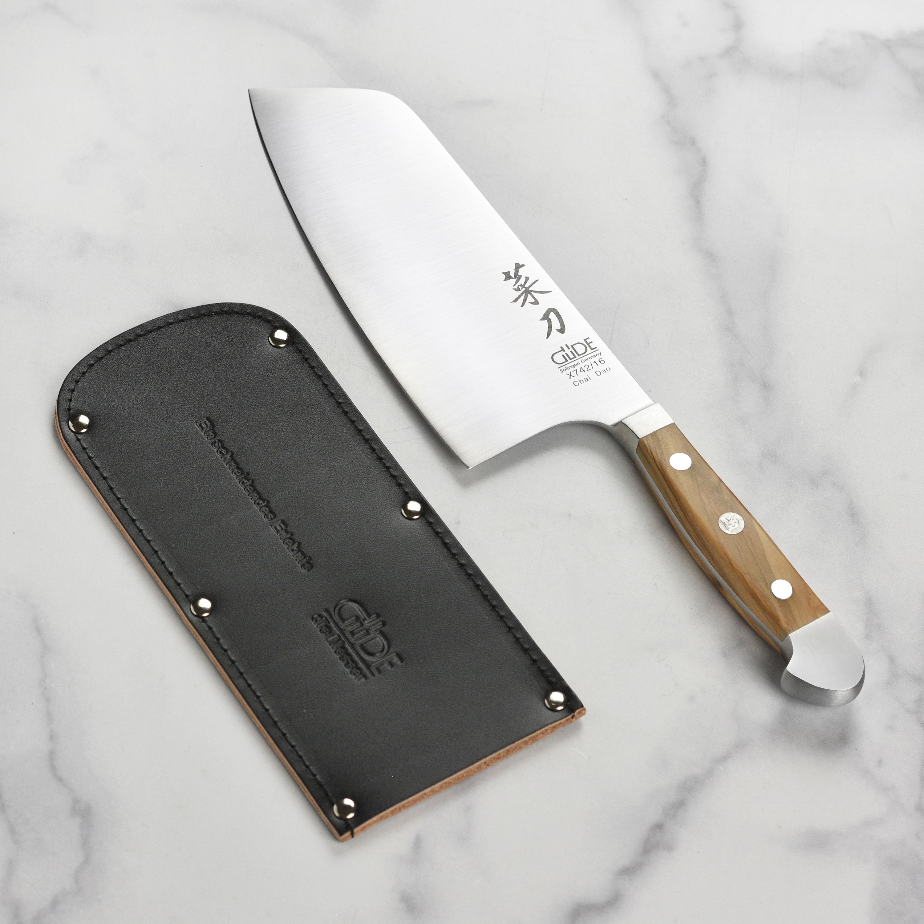 Close-up of Gude 6 inch Chai Dao knife sheath, showing high-quality tanned cowhide material.