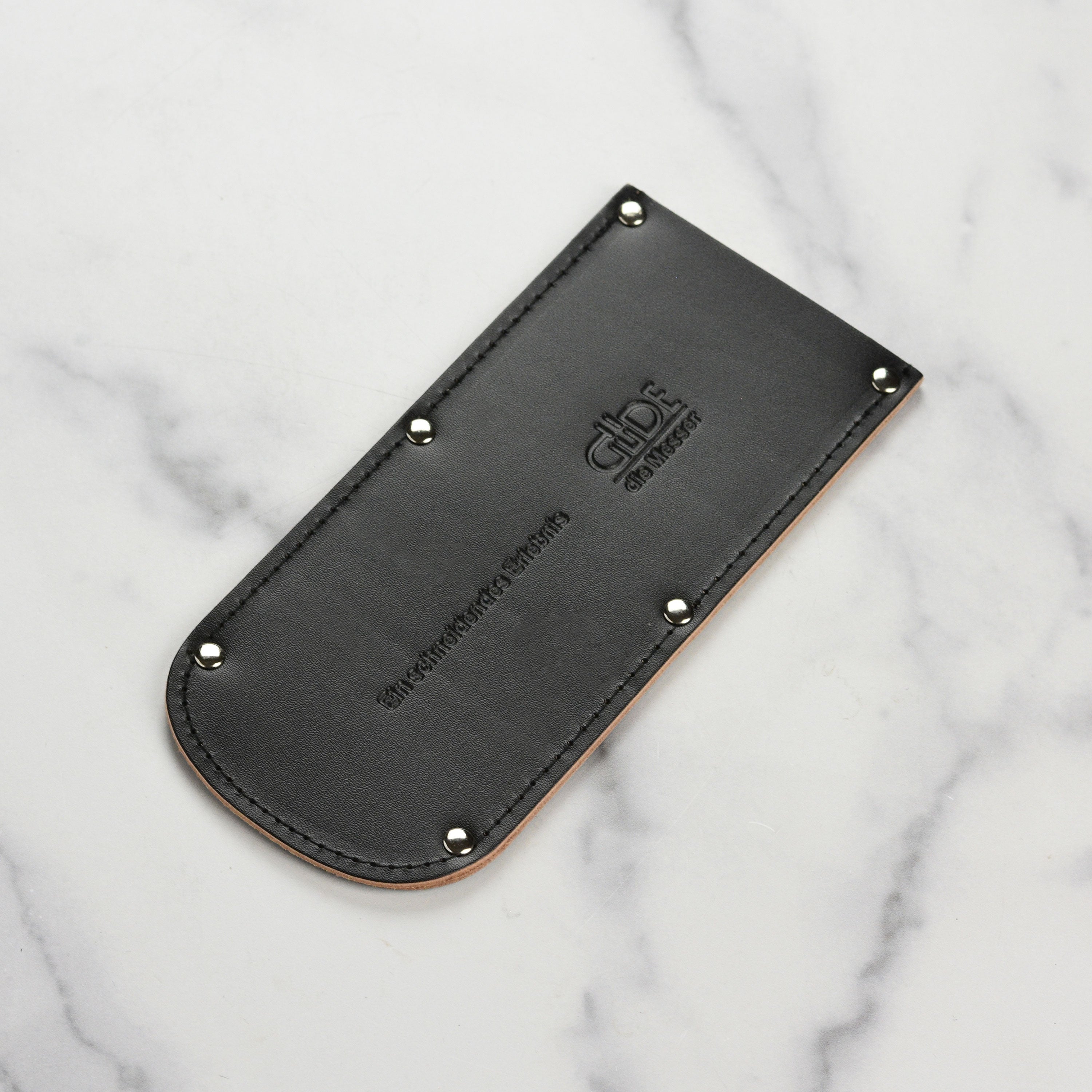 Gude leather knife cover displayed with Chai Dao knife, highlighting protective features.