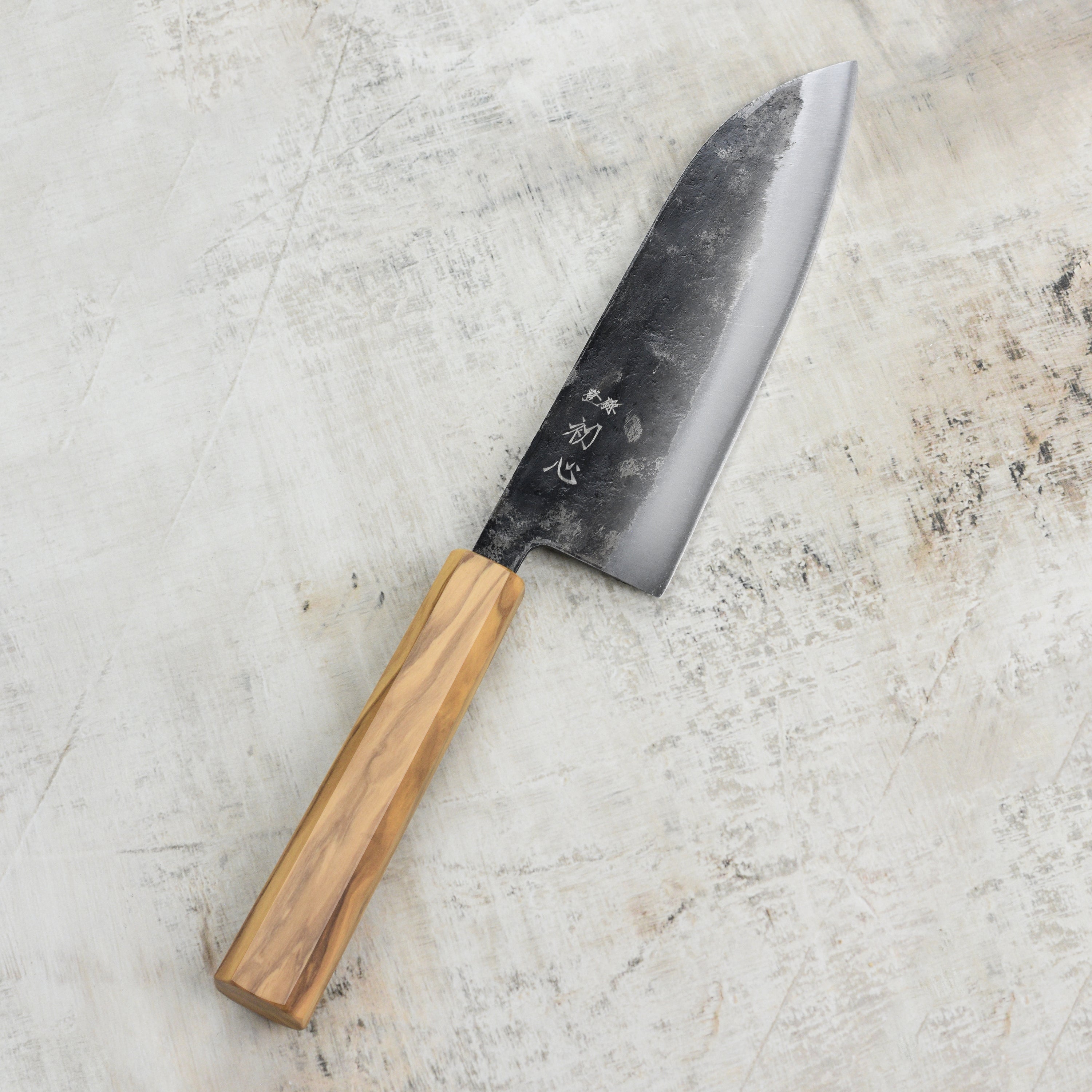 Hatsukokoro Kurogane Japanese Santoku knife with olivewood handle, top view