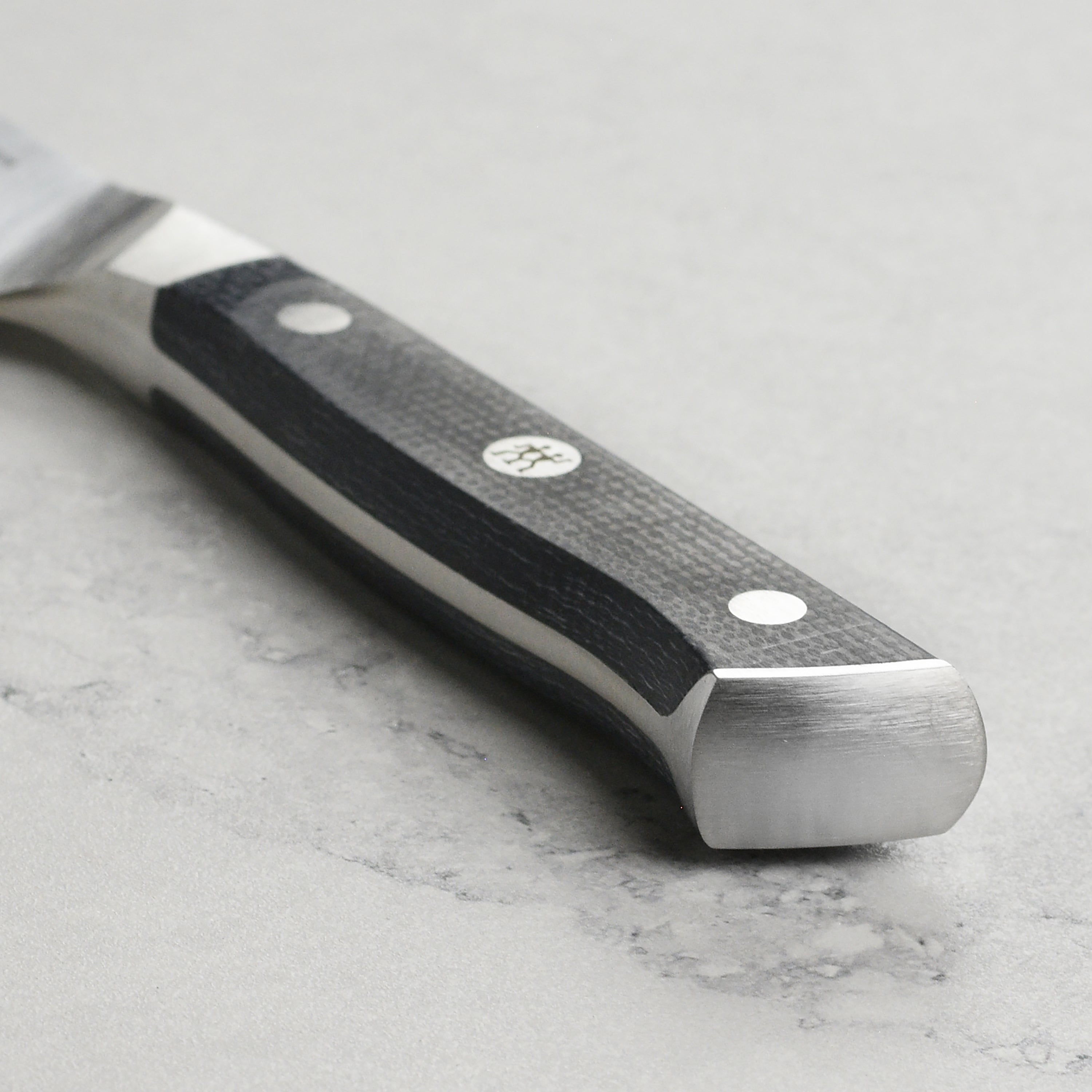 Using the Zwilling Spectrum bread knife to slice fresh bread with ease