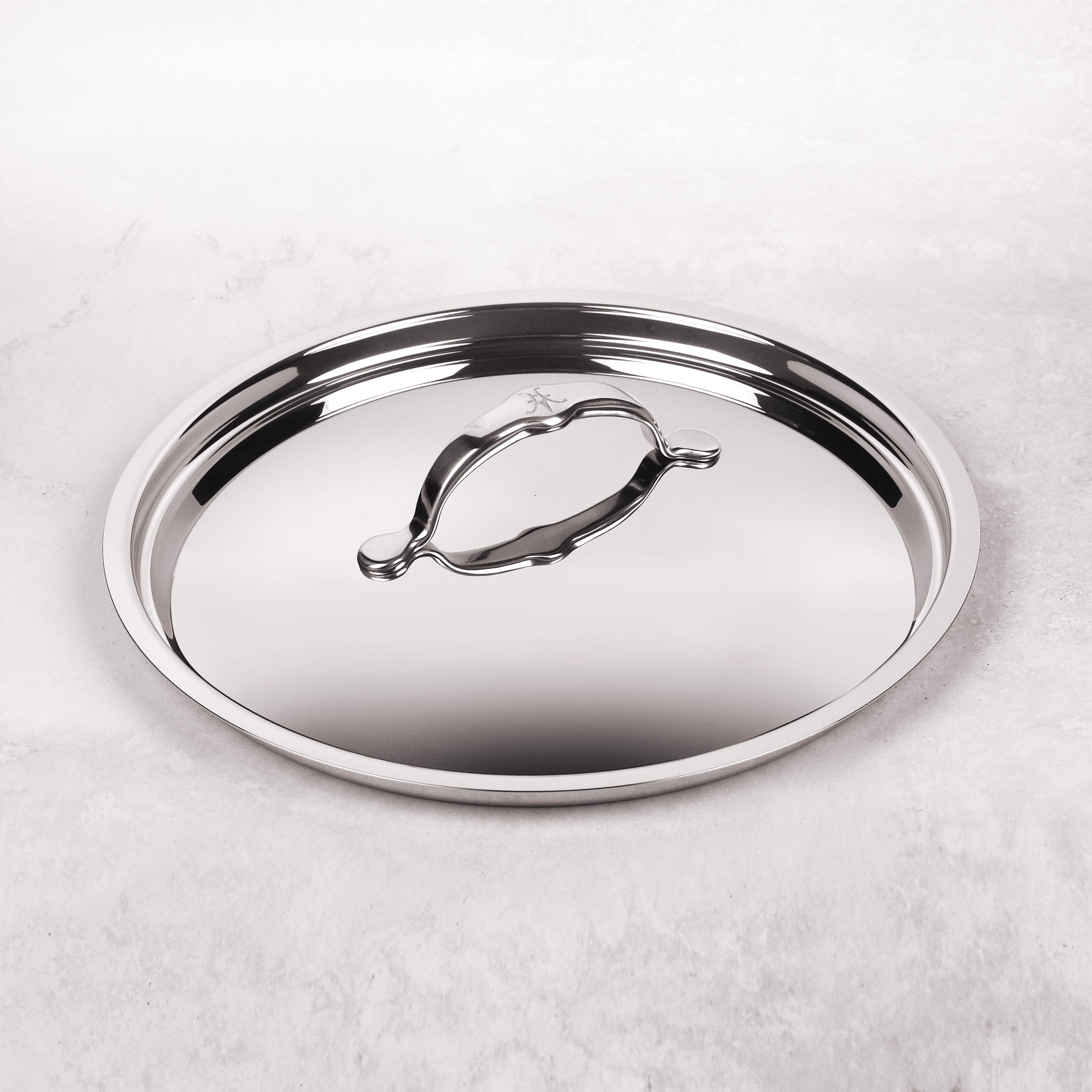 Dishwasher-safe cookware lid with a secure fit for everyday use