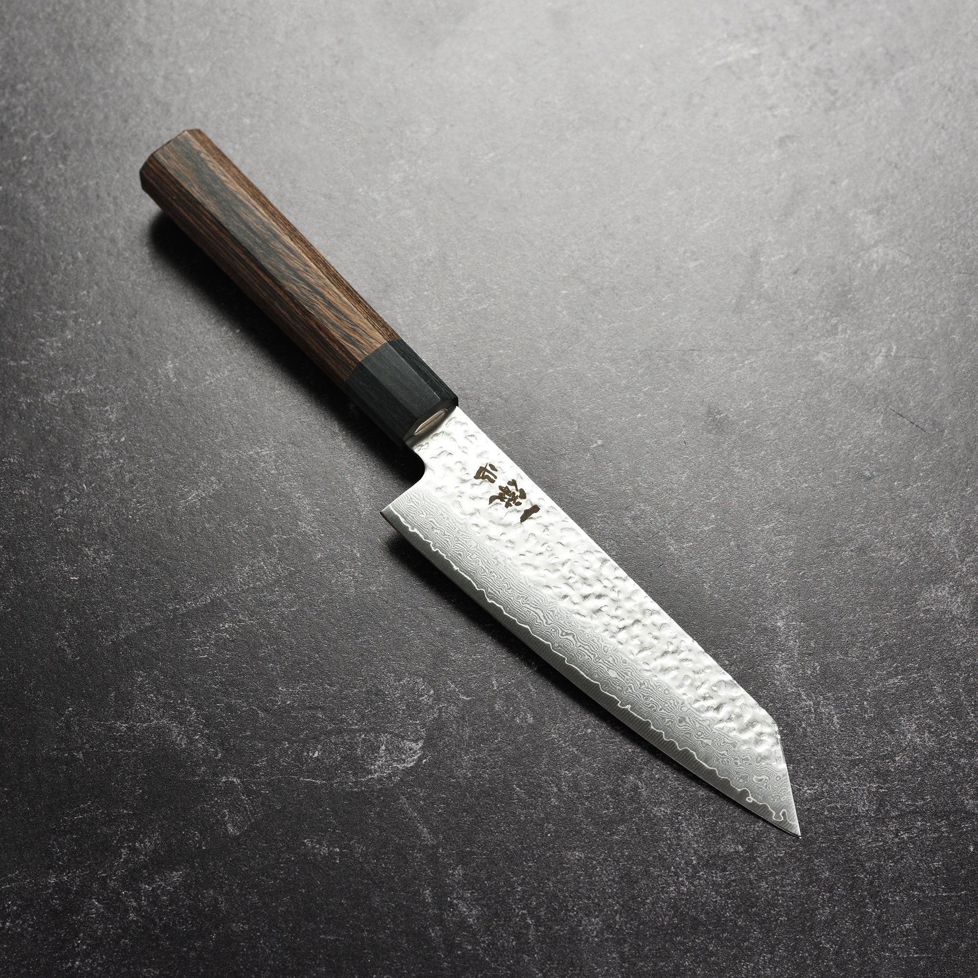 Hammered Damascus surface of Ittetsu VG10 chef's knife