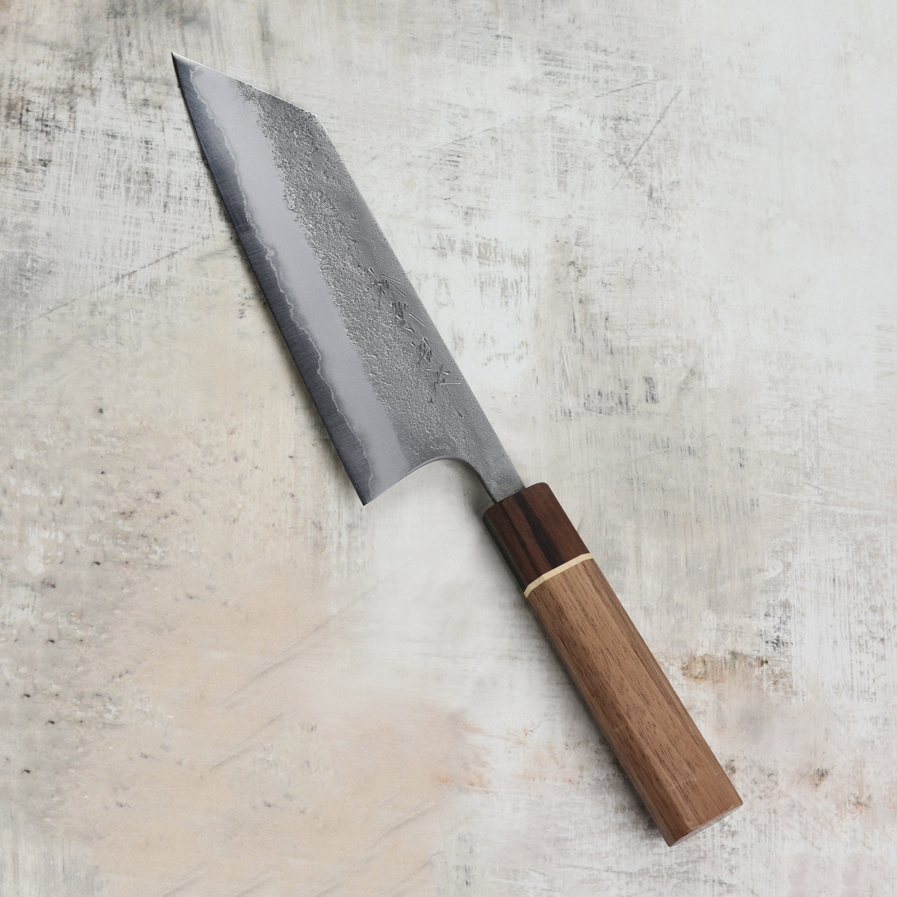 Ergonomic handle and sharp edge of the Japanese stainless steel chef knife for home cooks