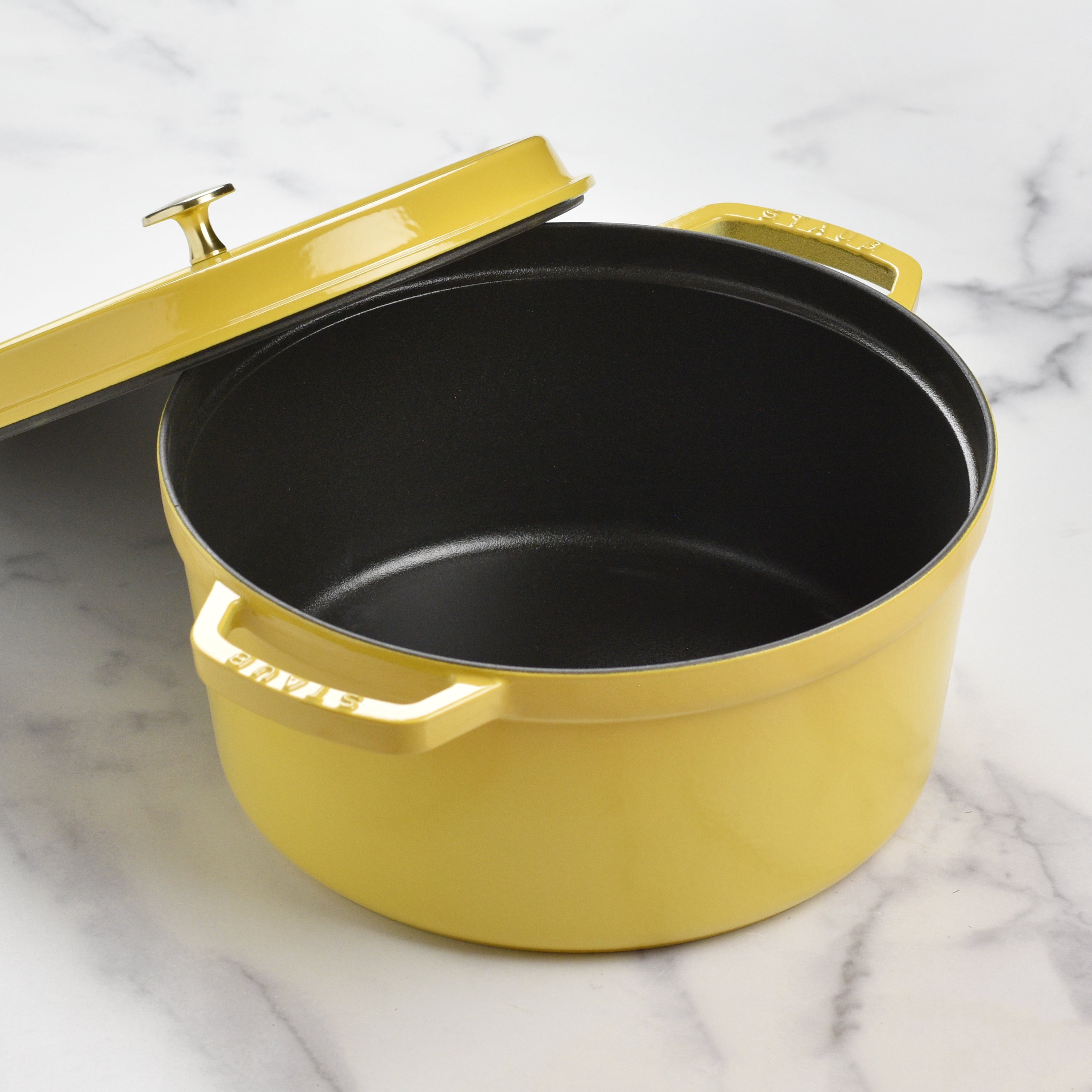 Close-up of the nickel-plated knob on the 7-quart Staub Dutch oven, emphasizing its quality and craftsmanship.