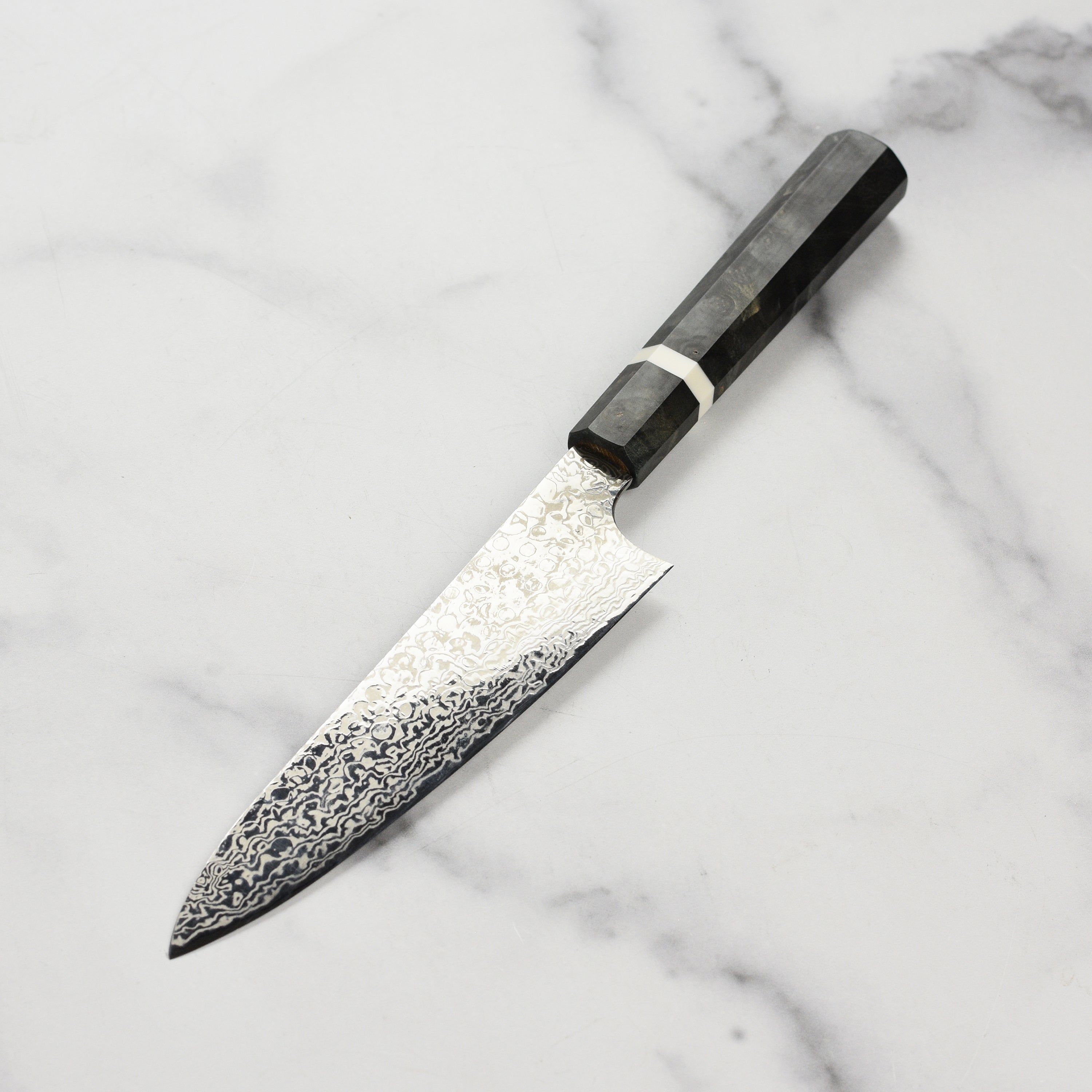 Chef using the Hatsukokoro Ginga34 Damascus knife to slice vegetables.