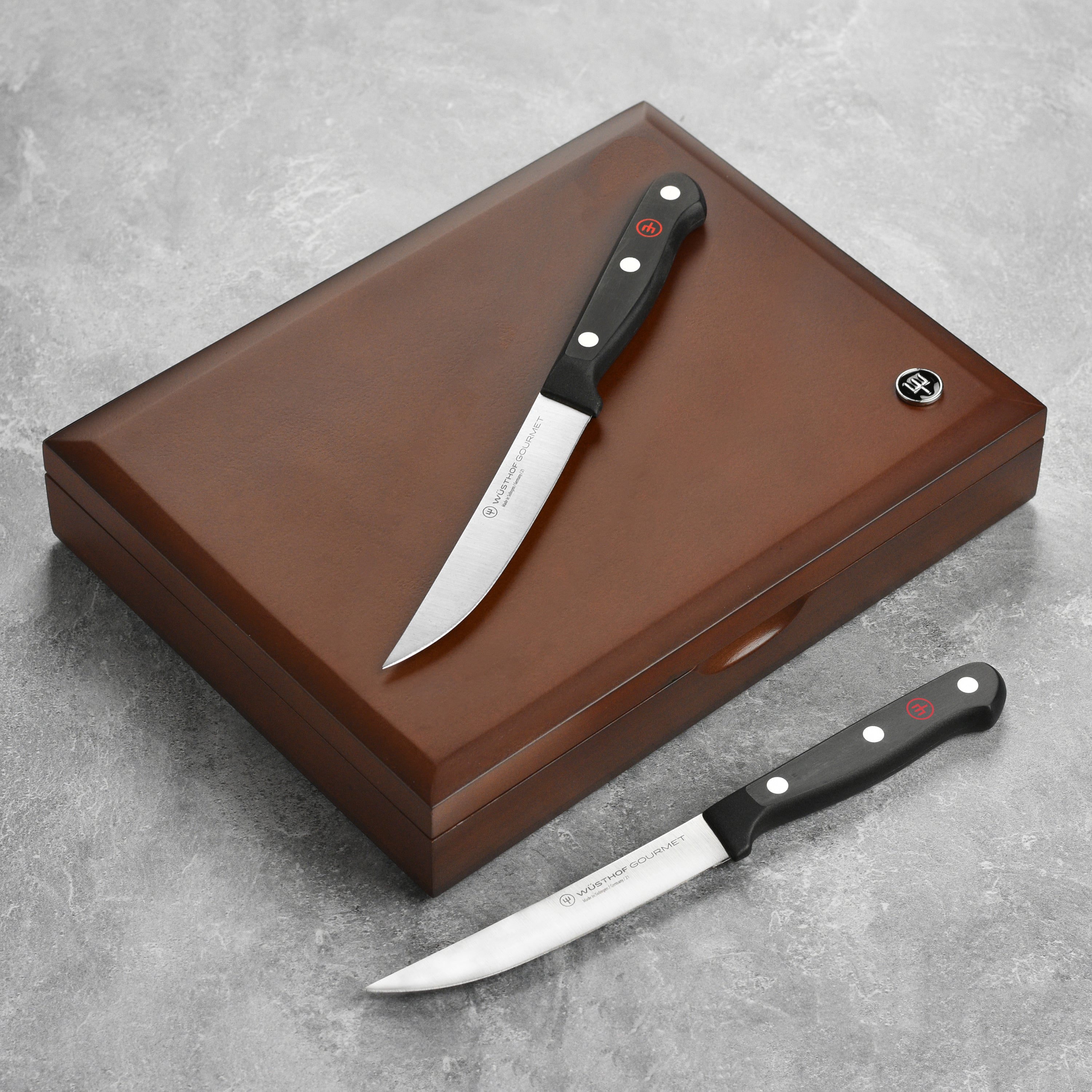 High-carbon stainless steel steak knives with polished blades and ergonomic handles