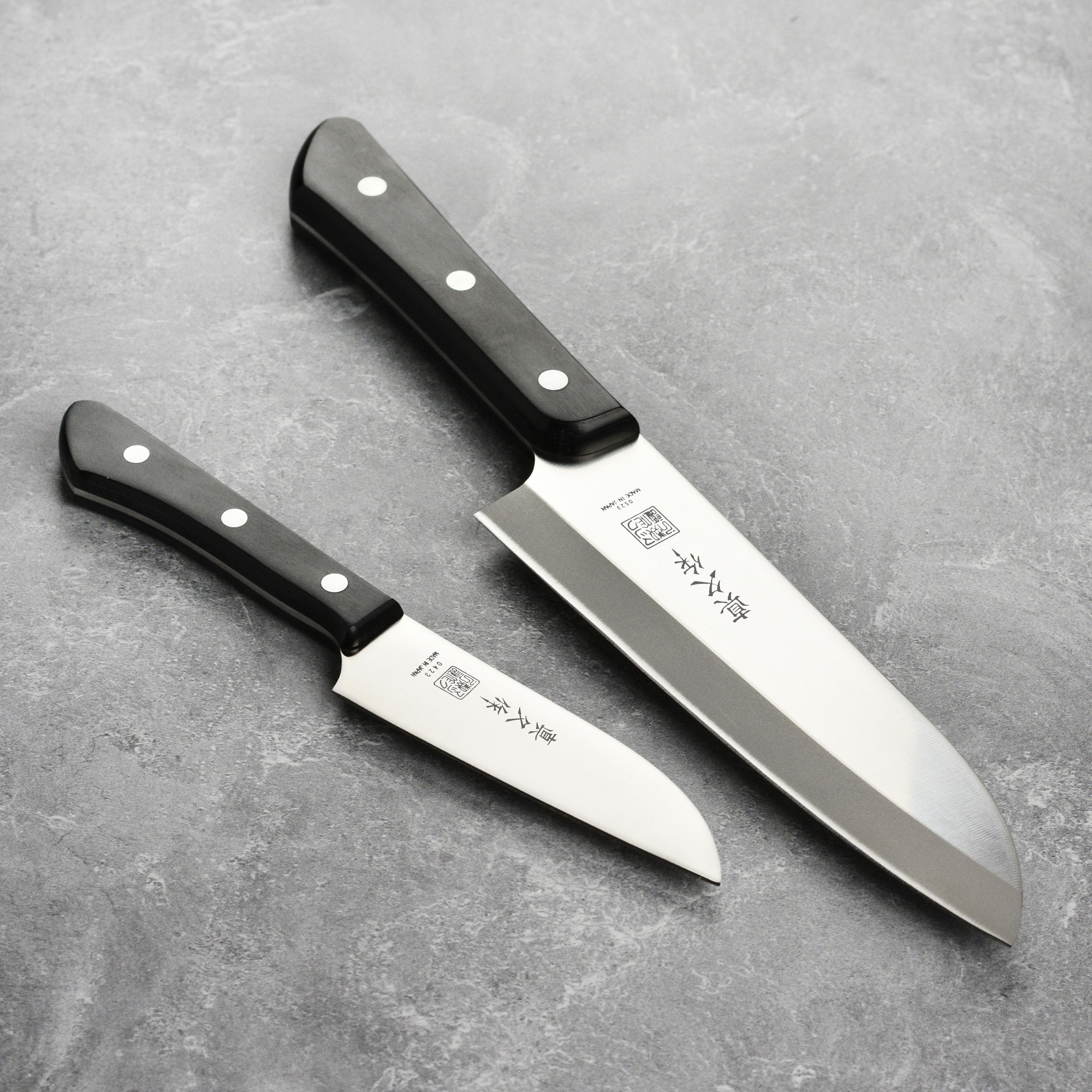 Close-up of MAC Superior Japanese knife set showing the blade and handle.