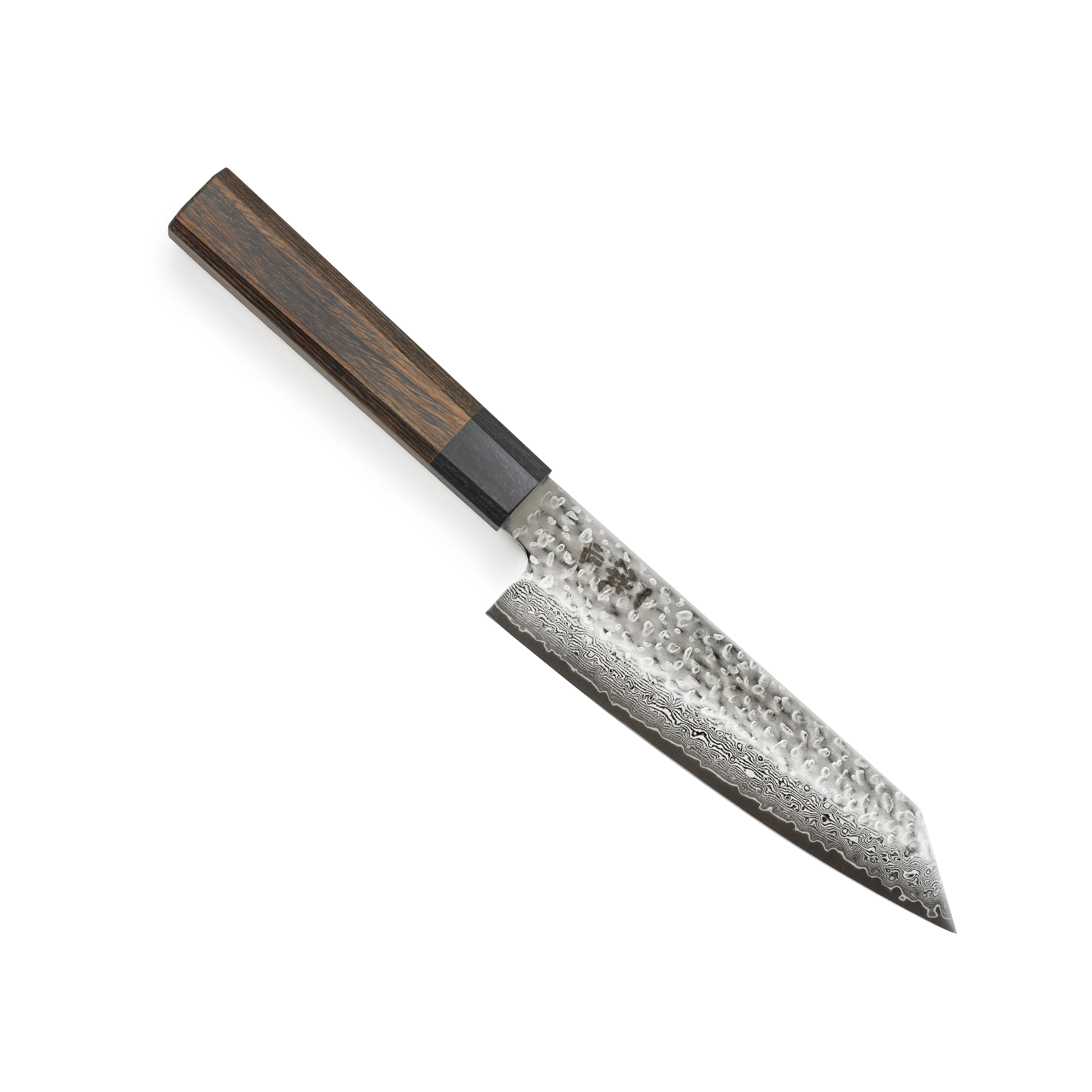 Hammered Damascus surface of Ittetsu VG10 chefs knife
