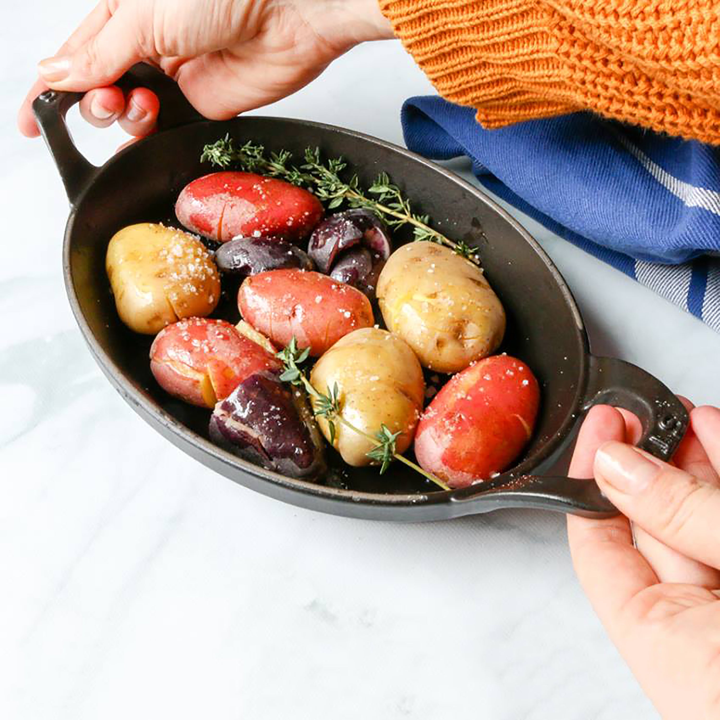 Close-up of the interior texture of the enameled cast iron au gratin dish, highlighting its cooking performance.