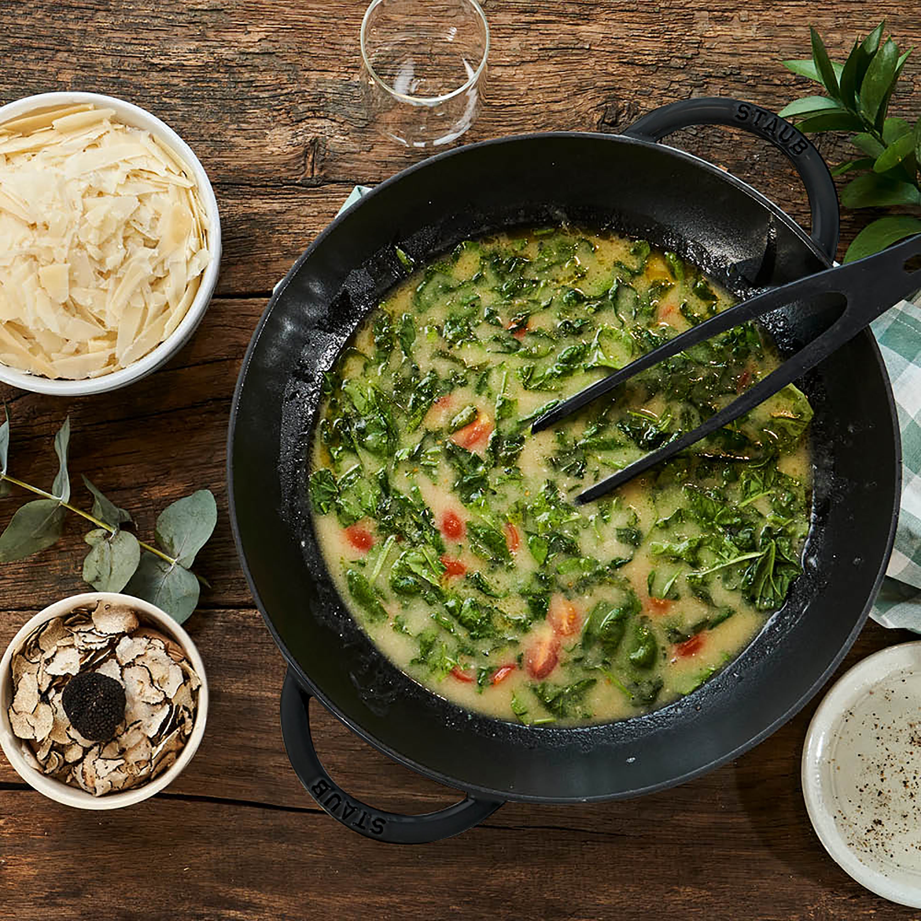 Stainless steel rack and glass lid included with the Staub enameled wok, ideal for steaming and moisture retention