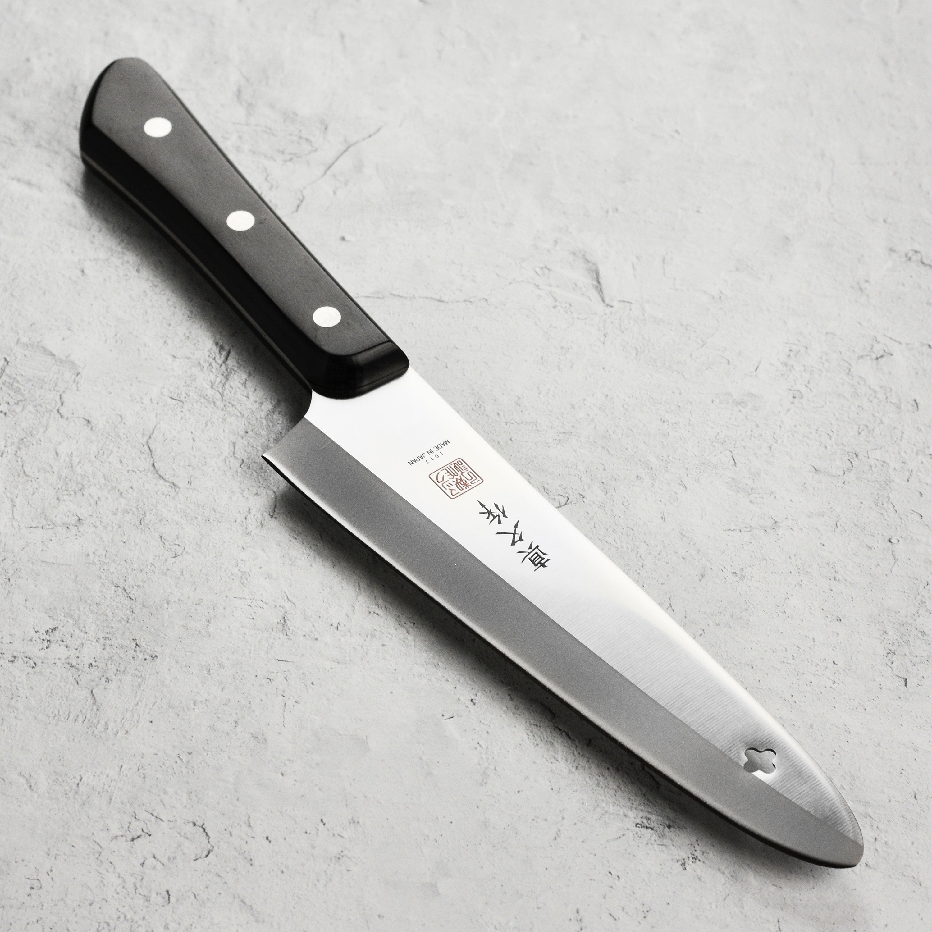 Close-up of the MAC Premium Japanese Chef Knife 7