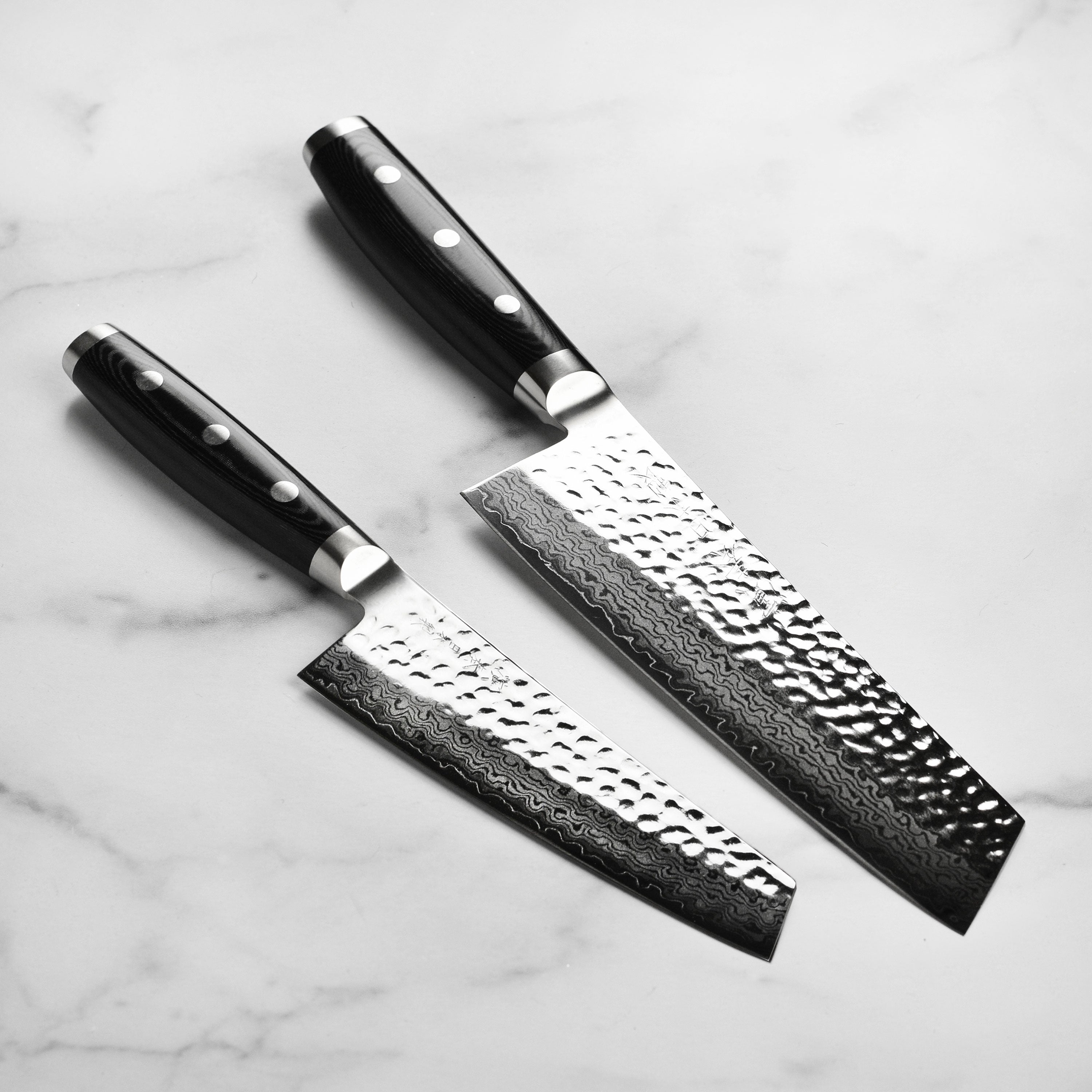 Seki Master 2-Piece Damascus Knife Set showcasing the elegant hammered finish.