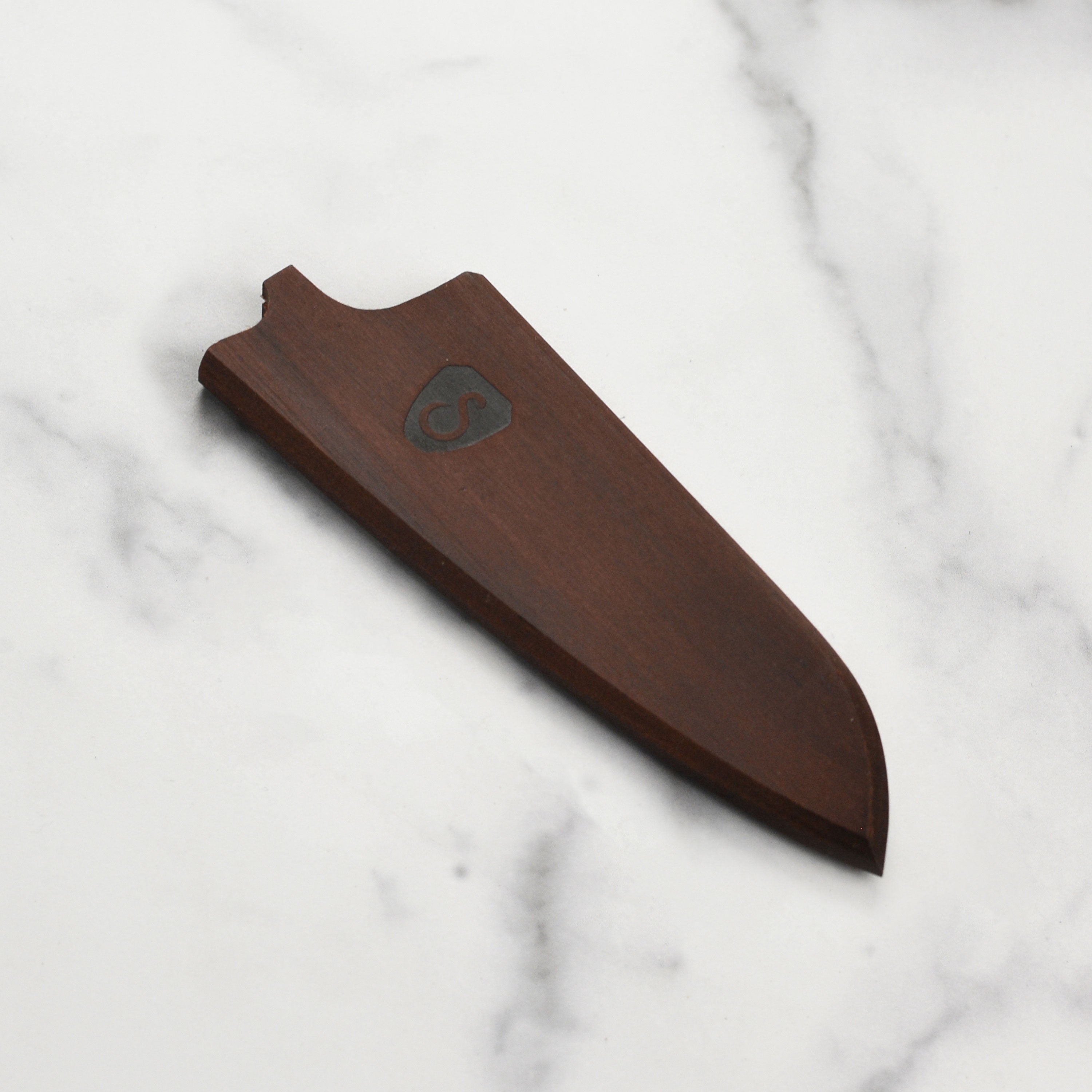Oregon maple magnetic knife holder displaying paring knives from the side.