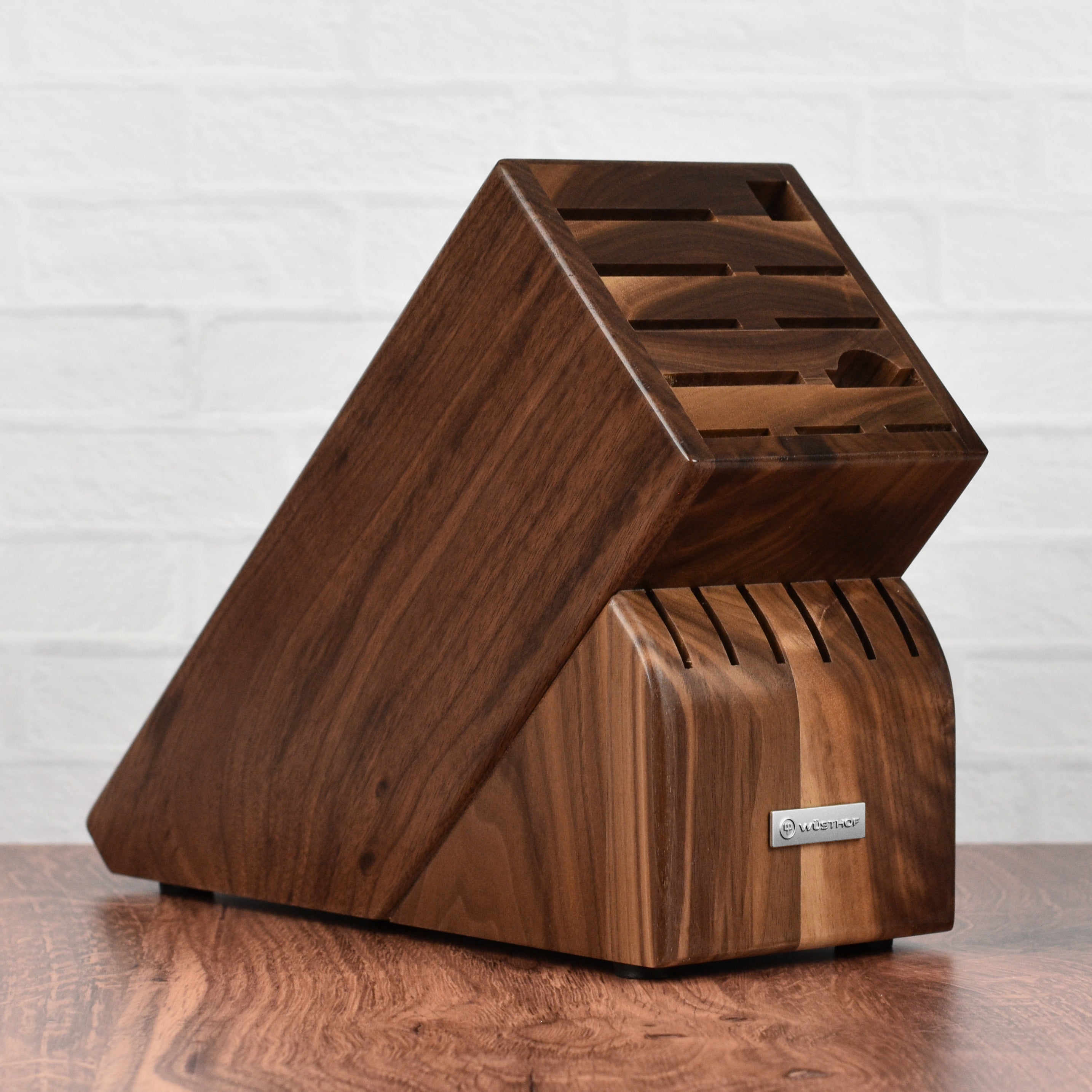 Walnut knife block with 17 slots for knives and sharpening steel for kitchen storage